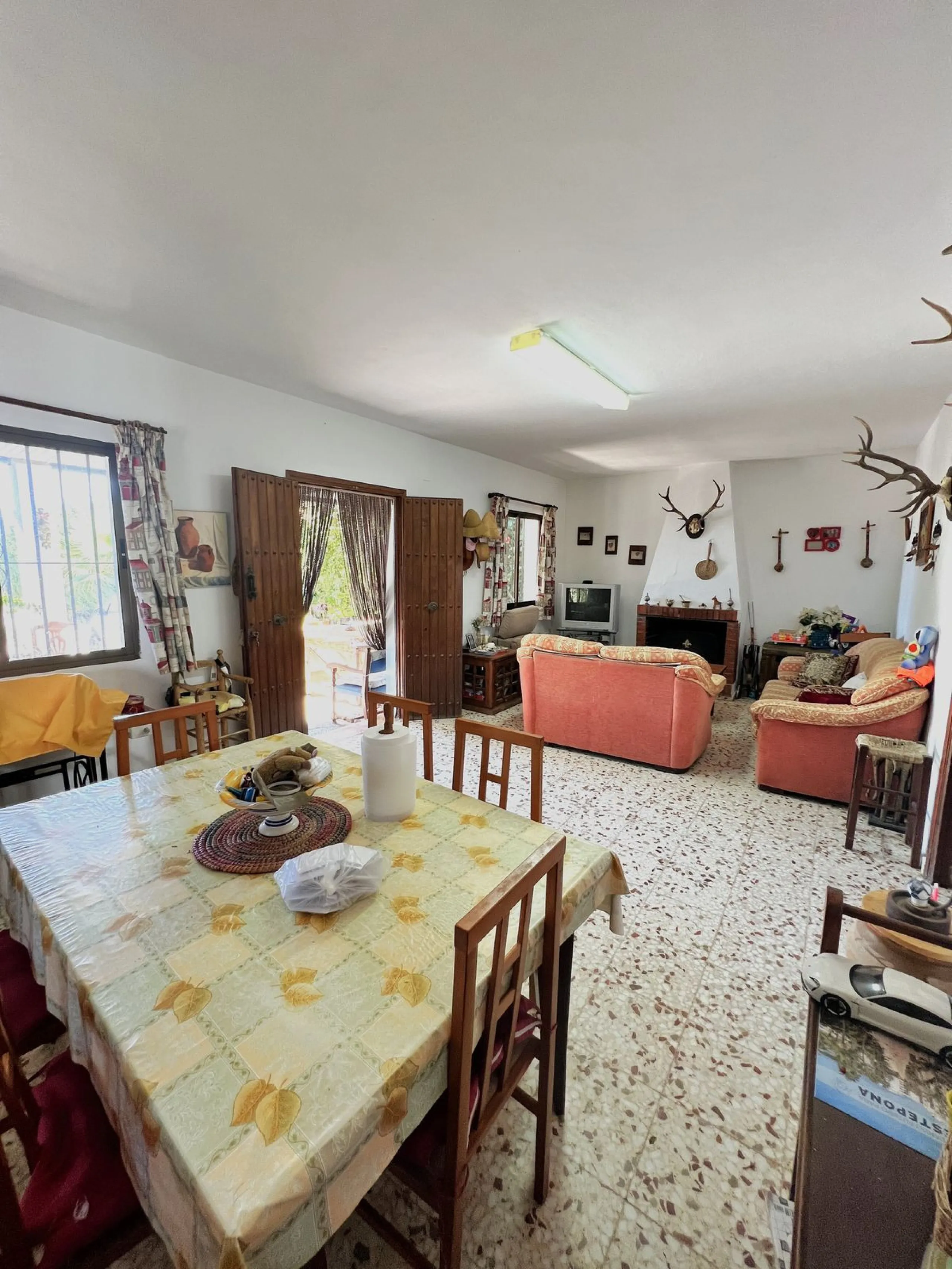 Wonderfull south facing Finca with a 3 bedroom house of 100 m2 in a very quiet location on a  3000 m2  plot with various fruit trees such as figs,oranges,chirimoyas,avocados etc,