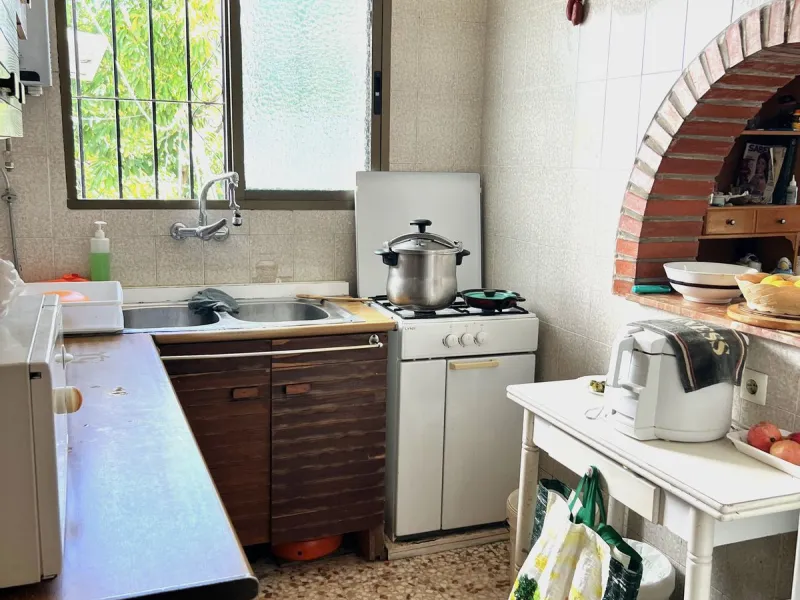 Wonderfull south facing Finca with a 3 bedroom house of 100 m2 in a very quiet location on a  3000 m2  plot with various fruit trees such as figs,oranges,chirimoyas,avocados etc,