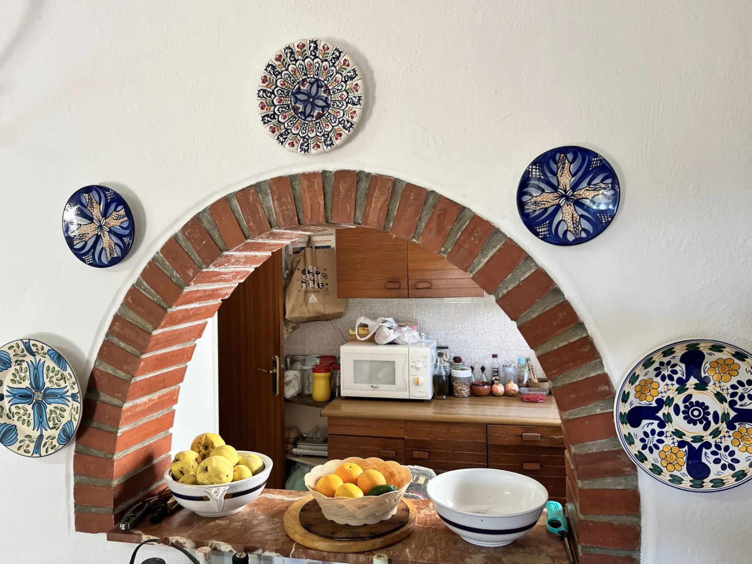 Wonderfull south facing Finca with a 3 bedroom house of 100 m2 in a very quiet location on a  3000 m2  plot with various fruit trees such as figs,oranges,chirimoyas,avocados etc,