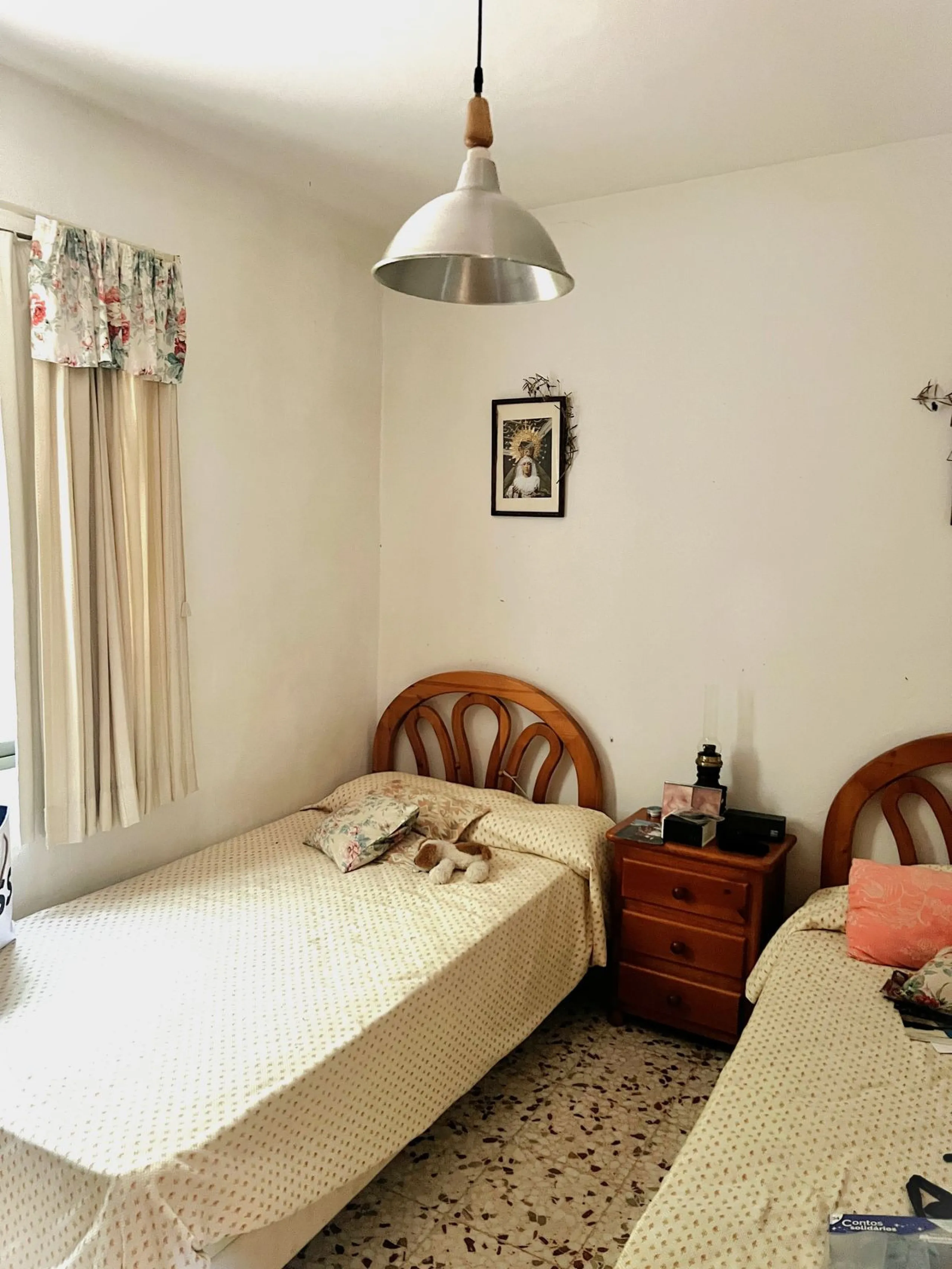 Wonderfull south facing Finca with a 3 bedroom house of 100 m2 in a very quiet location on a  3000 m2  plot with various fruit trees such as figs,oranges,chirimoyas,avocados etc,