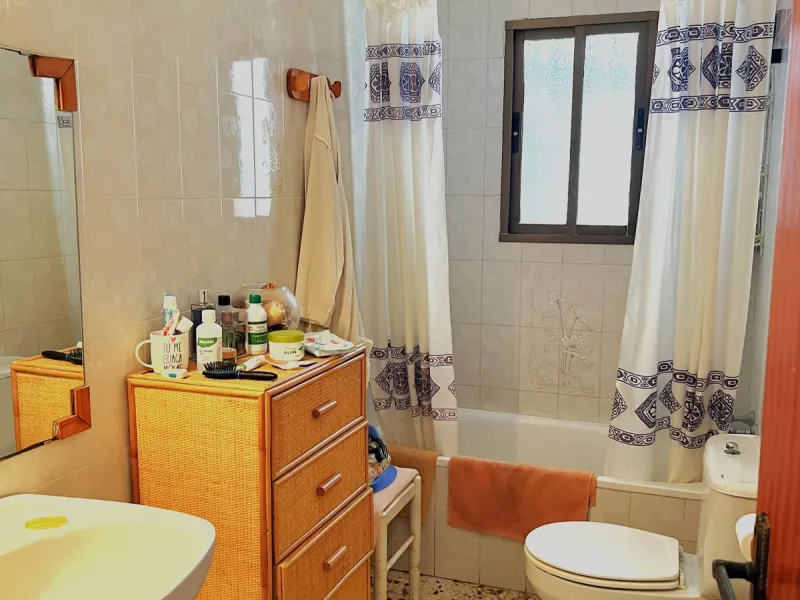 Wonderfull south facing Finca with a 3 bedroom house of 100 m2 in a very quiet location on a  3000 m2  plot with various fruit trees such as figs,oranges,chirimoyas,avocados etc,