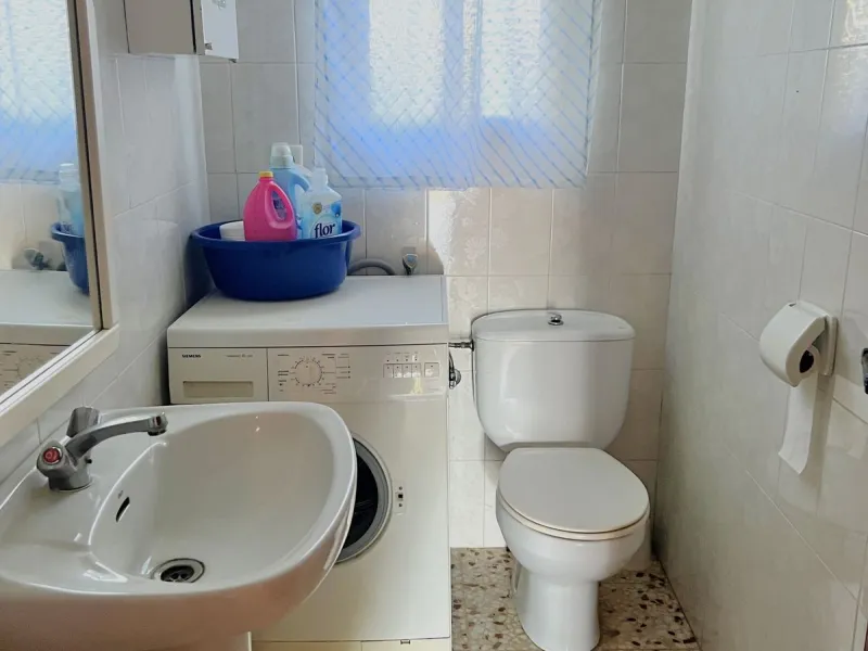 Wonderfull south facing Finca with a 3 bedroom house of 100 m2 in a very quiet location on a  3000 m2  plot with various fruit trees such as figs,oranges,chirimoyas,avocados etc,