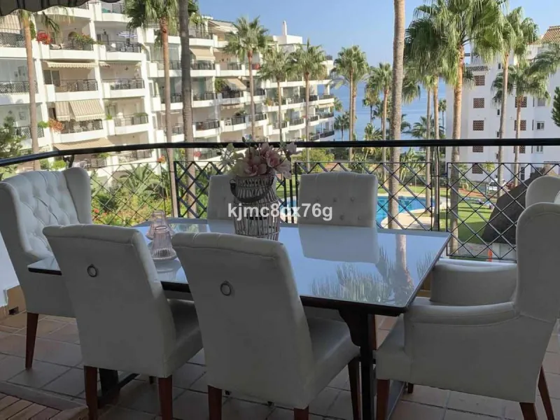 FOR SALE; SUPERB 3 BEDROOM FLAT IN FIRST LINE OF BEACH. IN CALAHONDA. MIJAS COSTA.