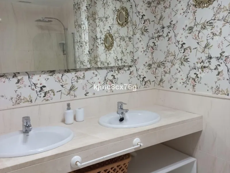 Apartment - Middle Floor Apartment в продаже в Mijas, Málaga. В доме 3 спален и 2 ванных комнат. Площадь дома 155 м²