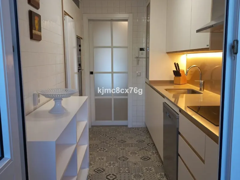 Apartment - Middle Floor Apartment в продаже в Mijas, Málaga. В доме 3 спален и 2 ванных комнат. Площадь дома 155 м²