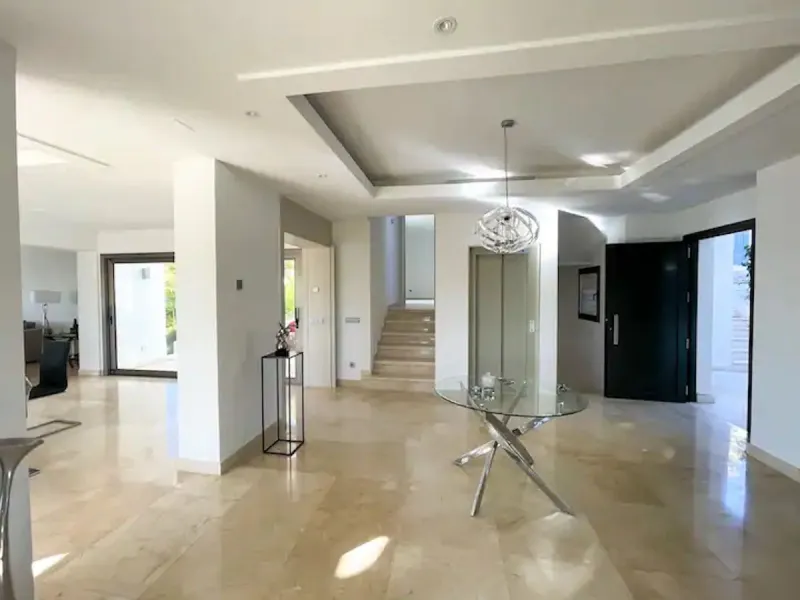 This magnificent villa is an open plan one, and the ground floor flows into the terrace and the garden with lovely sea views and a vast infinity pool, leading to a chill-out area with a fireplace. The villa has ensuite bedrooms on each floor, which gives 