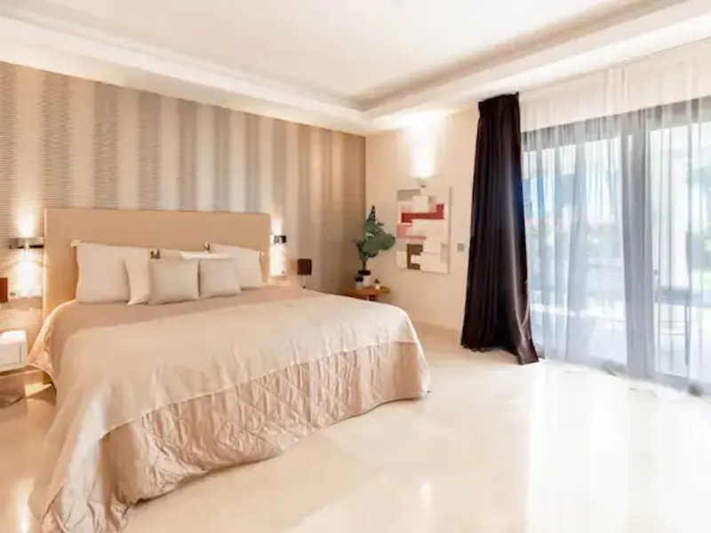 This magnificent villa is an open plan one, and the ground floor flows into the terrace and the garden with lovely sea views and a vast infinity pool, leading to a chill-out area with a fireplace. The villa has ensuite bedrooms on each floor, which gives 