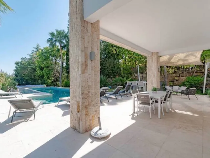 This magnificent villa is an open plan one, and the ground floor flows into the terrace and the garden with lovely sea views and a vast infinity pool, leading to a chill-out area with a fireplace. The villa has ensuite bedrooms on each floor, which gives 