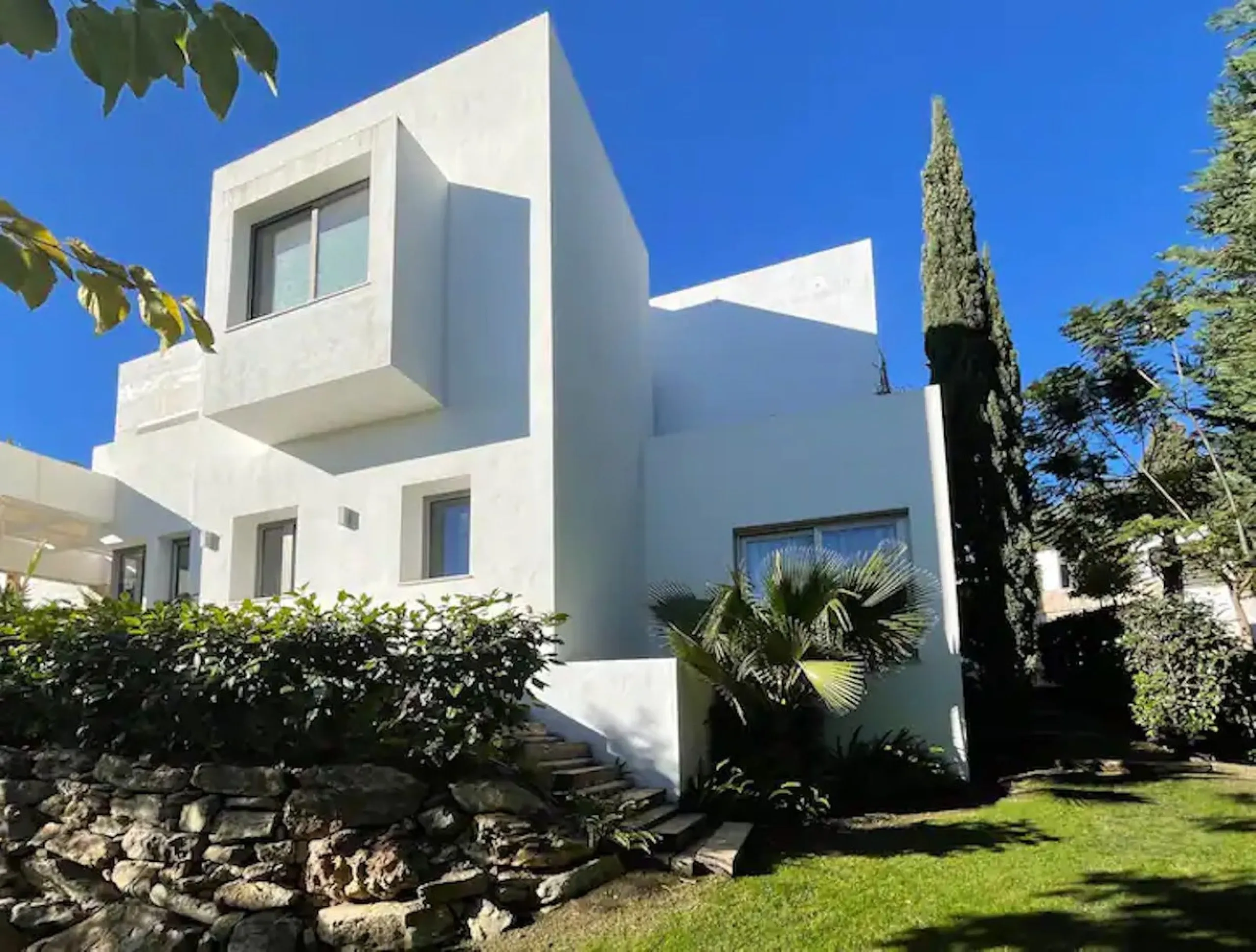 This magnificent villa is an open plan one, and the ground floor flows into the terrace and the garden with lovely sea views and a vast infinity pool, leading to a chill-out area with a fireplace. The villa has ensuite bedrooms on each floor, which gives 