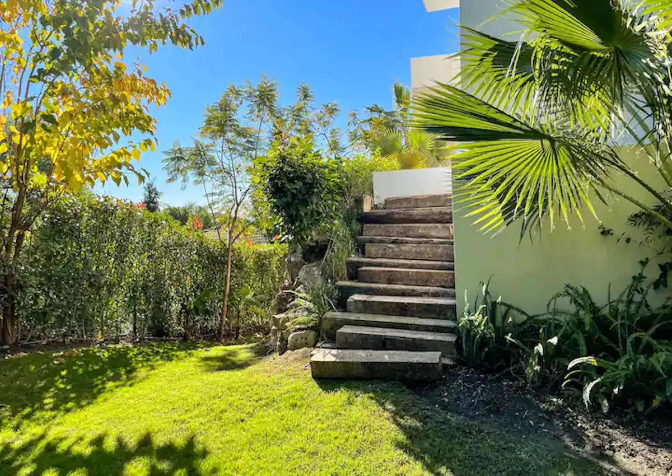This magnificent villa is an open plan one, and the ground floor flows into the terrace and the garden with lovely sea views and a vast infinity pool, leading to a chill-out area with a fireplace. The villa has ensuite bedrooms on each floor, which gives 