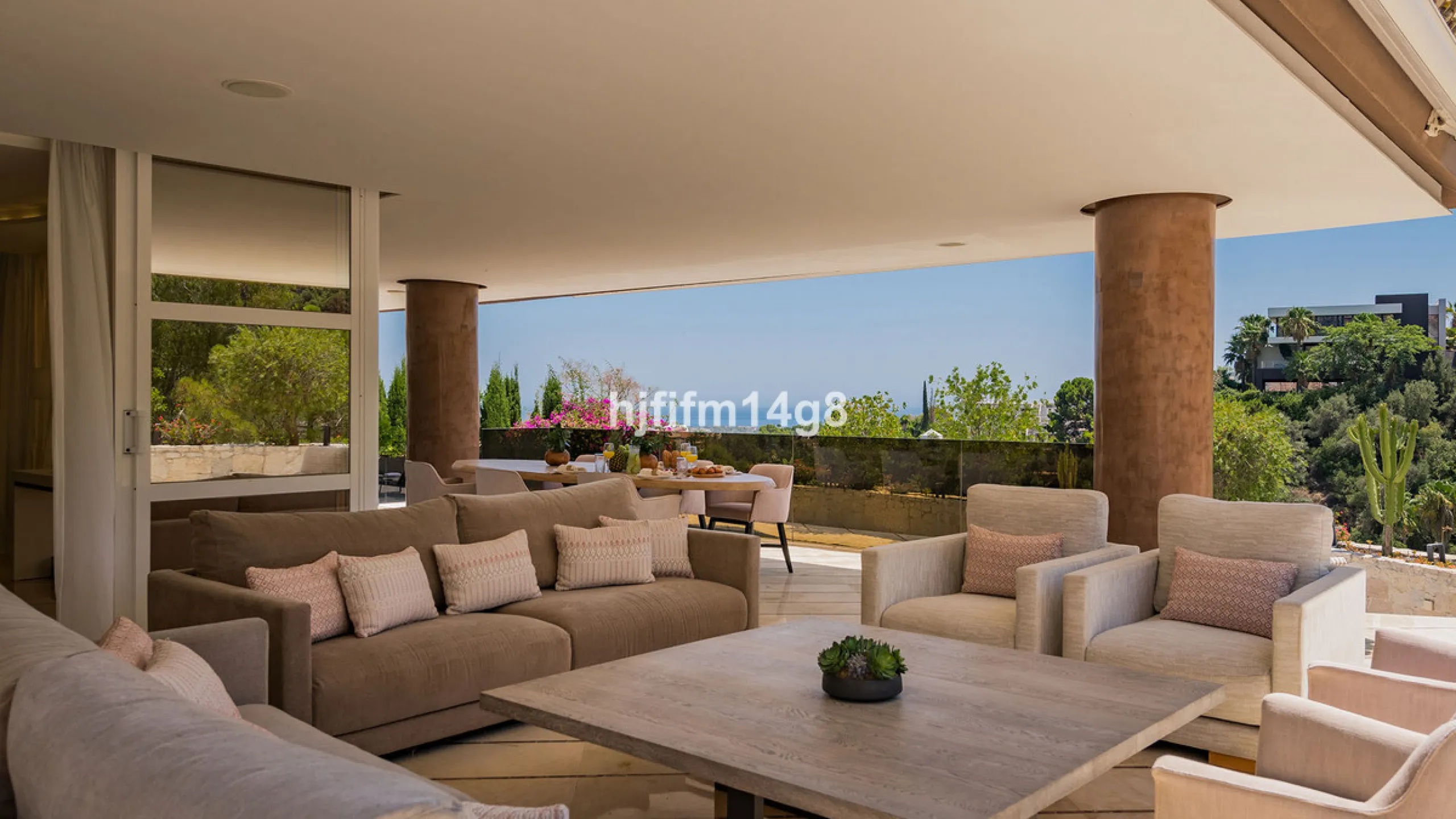 Located in the exclusive and tranquil residential area of La Quinta, this incredible villa designed by Ángel Taborda, benefits from privileged location and views of the natural surroundings. The true masterpiece of architectural design that makes this vil