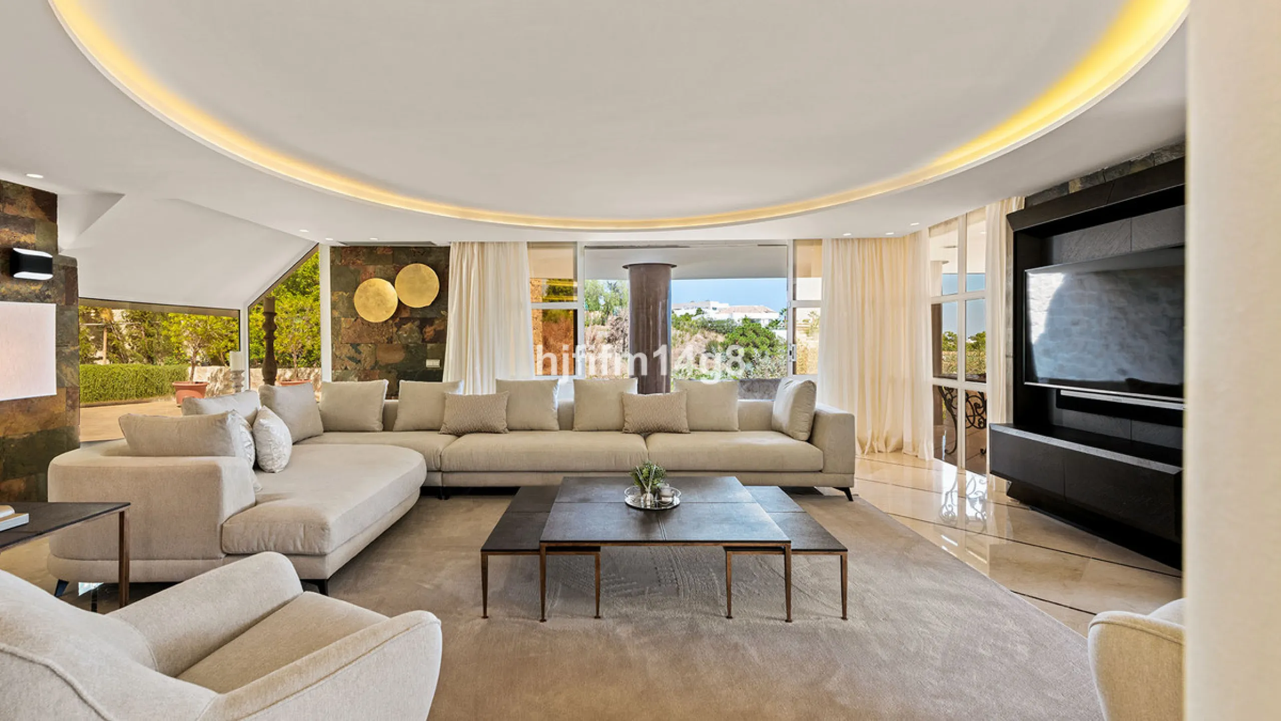 Located in the exclusive and tranquil residential area of La Quinta, this incredible villa designed by Ángel Taborda, benefits from privileged location and views of the natural surroundings. The true masterpiece of architectural design that makes this vil