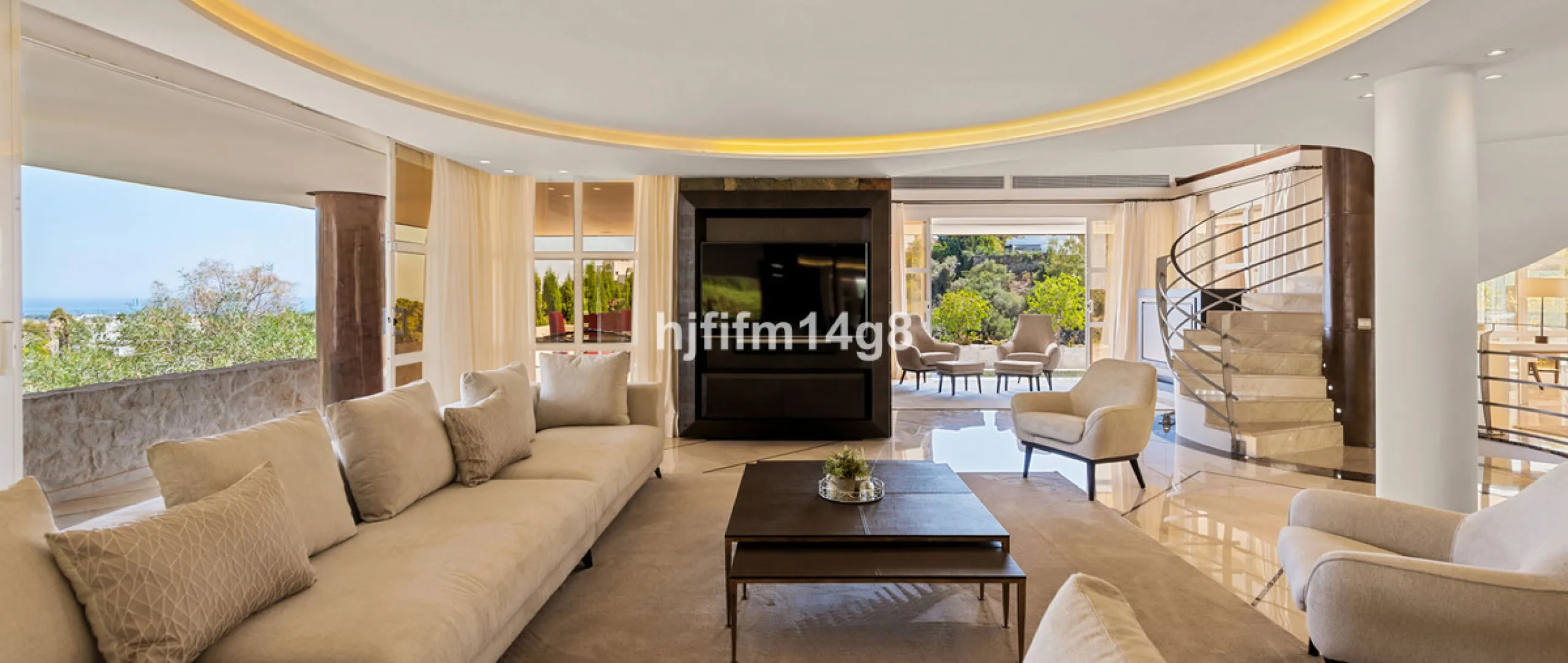 Located in the exclusive and tranquil residential area of La Quinta, this incredible villa designed by Ángel Taborda, benefits from privileged location and views of the natural surroundings. The true masterpiece of architectural design that makes this vil