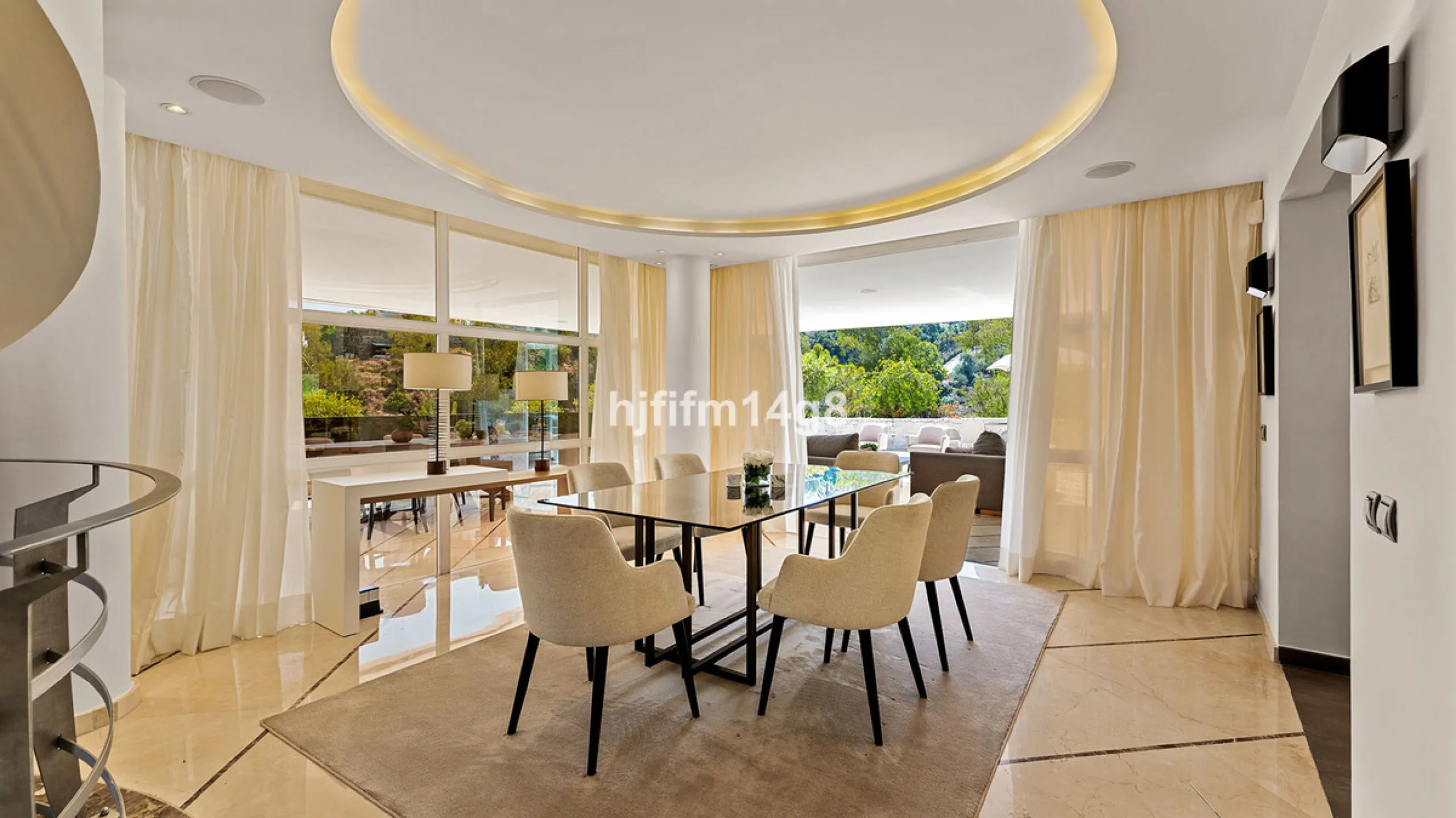 Located in the exclusive and tranquil residential area of La Quinta, this incredible villa designed by Ángel Taborda, benefits from privileged location and views of the natural surroundings. The true masterpiece of architectural design that makes this vil
