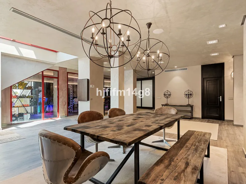 Located in the exclusive and tranquil residential area of La Quinta, this incredible villa designed by Ángel Taborda, benefits from privileged location and views of the natural surroundings. The true masterpiece of architectural design that makes this vil