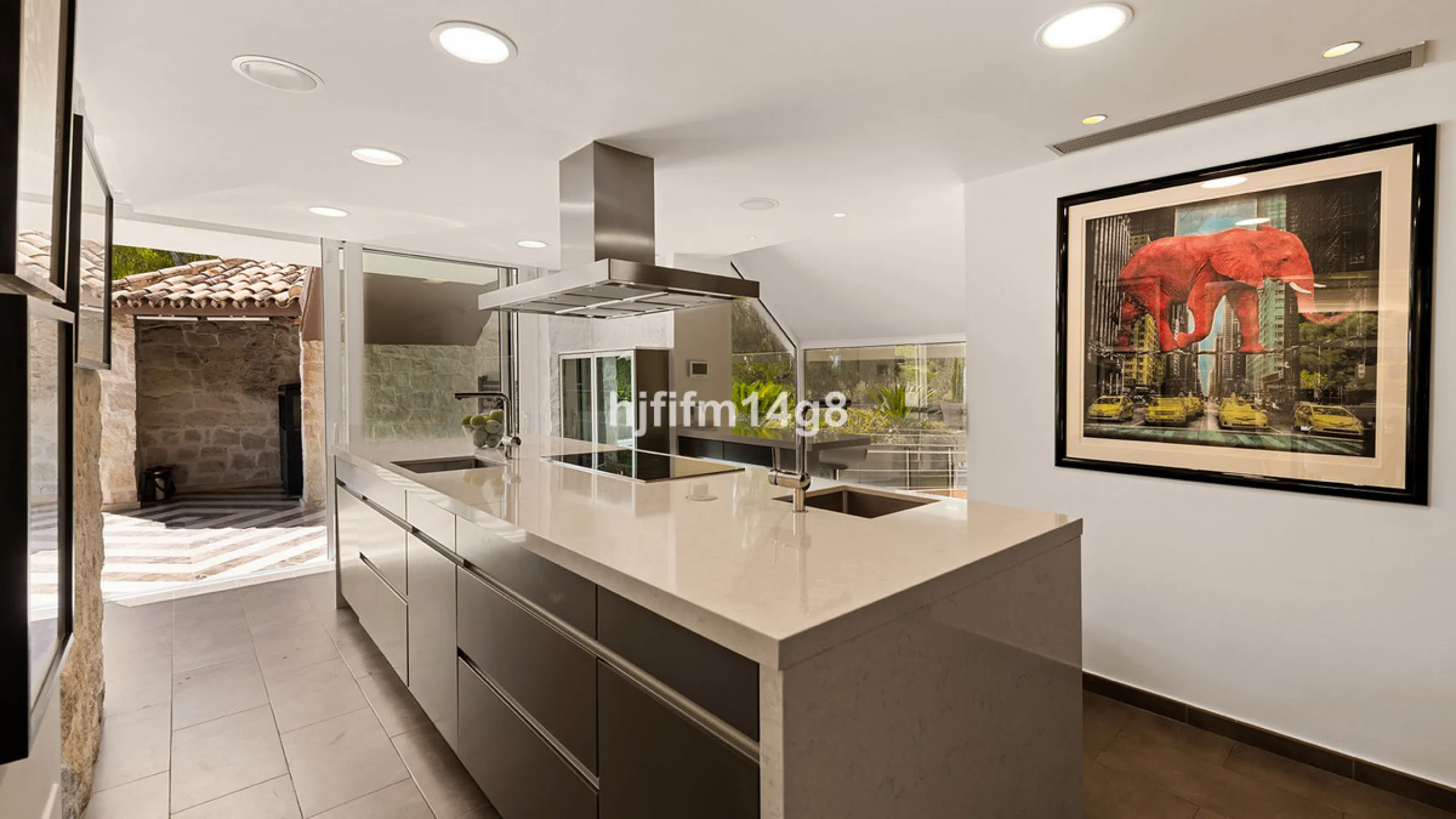 Located in the exclusive and tranquil residential area of La Quinta, this incredible villa designed by Ángel Taborda, benefits from privileged location and views of the natural surroundings. The true masterpiece of architectural design that makes this vil