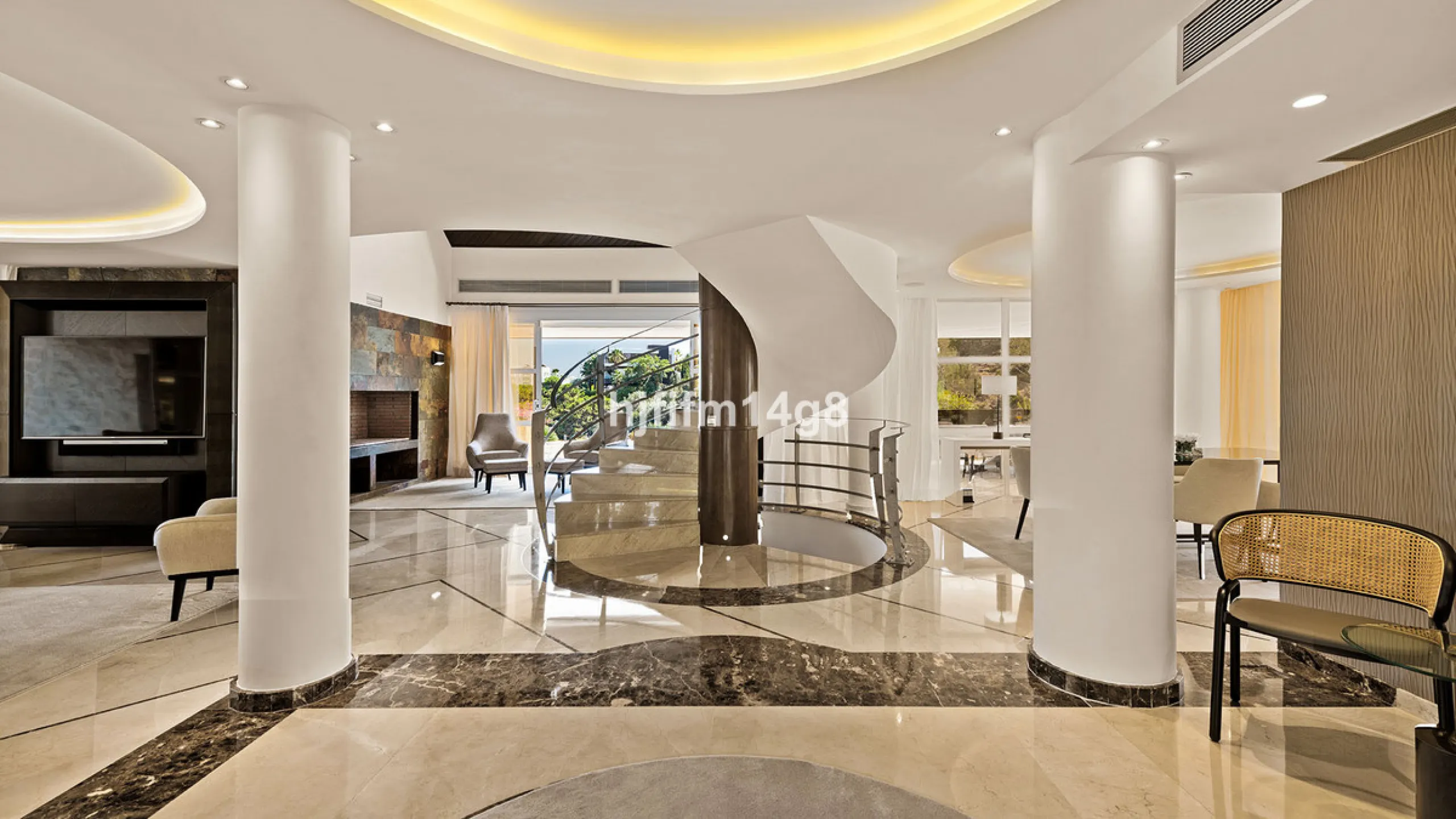 Located in the exclusive and tranquil residential area of La Quinta, this incredible villa designed by Ángel Taborda, benefits from privileged location and views of the natural surroundings. The true masterpiece of architectural design that makes this vil
