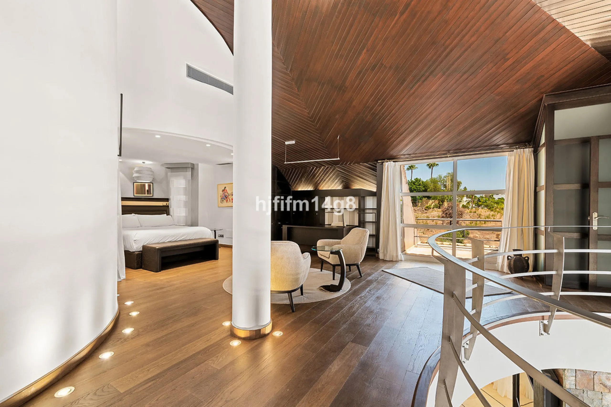 Located in the exclusive and tranquil residential area of La Quinta, this incredible villa designed by Ángel Taborda, benefits from privileged location and views of the natural surroundings. The true masterpiece of architectural design that makes this vil