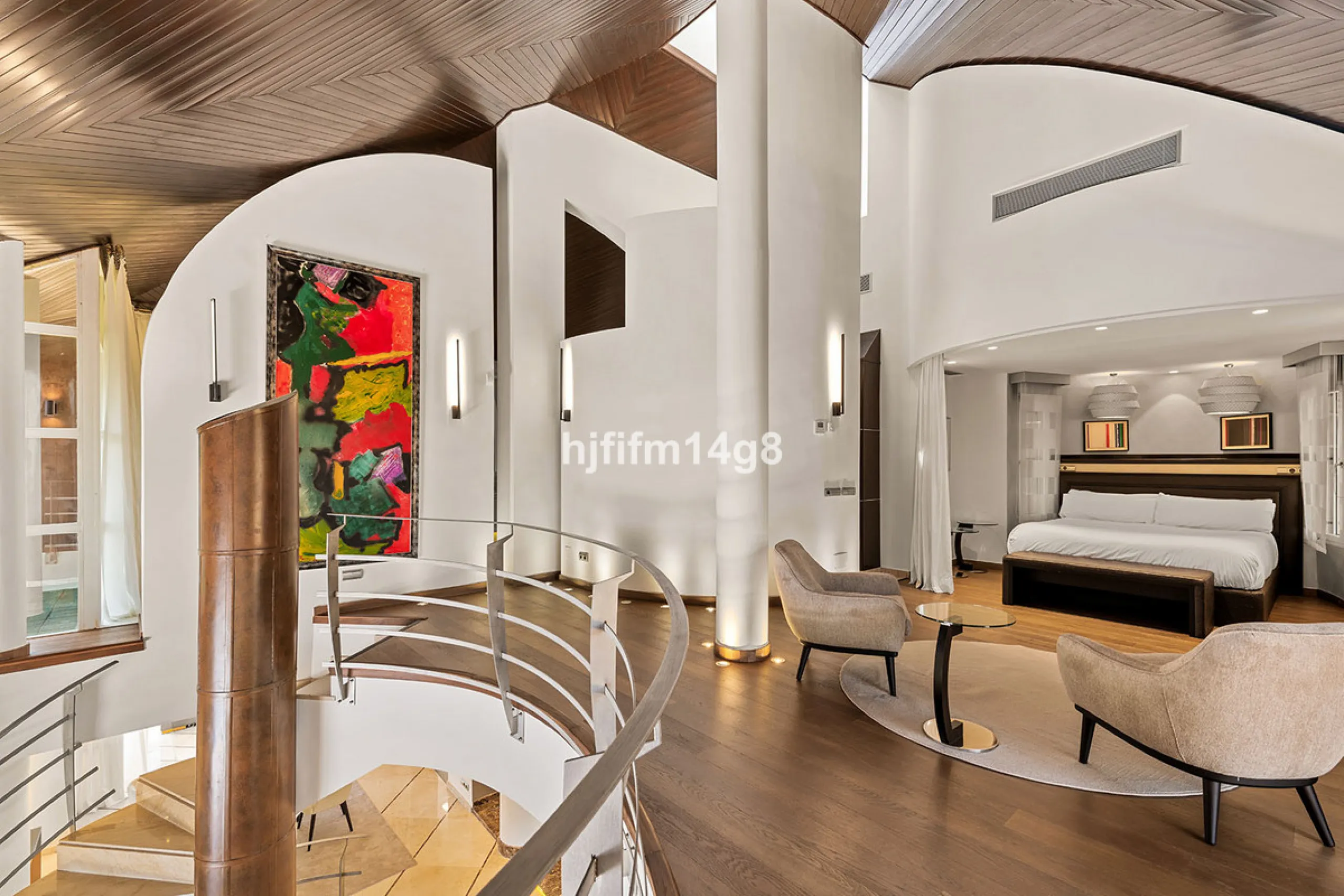 Located in the exclusive and tranquil residential area of La Quinta, this incredible villa designed by Ángel Taborda, benefits from privileged location and views of the natural surroundings. The true masterpiece of architectural design that makes this vil