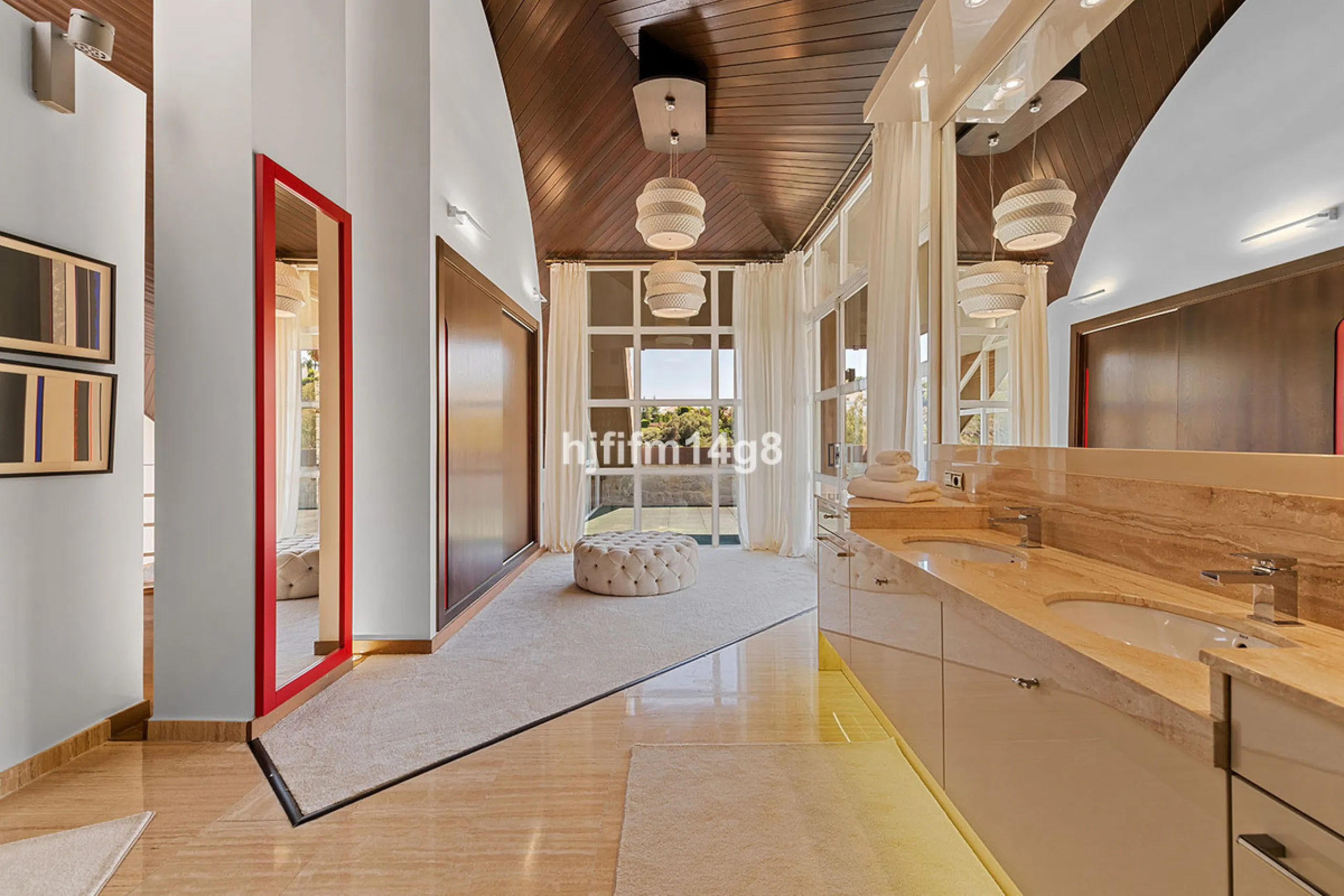 Located in the exclusive and tranquil residential area of La Quinta, this incredible villa designed by Ángel Taborda, benefits from privileged location and views of the natural surroundings. The true masterpiece of architectural design that makes this vil