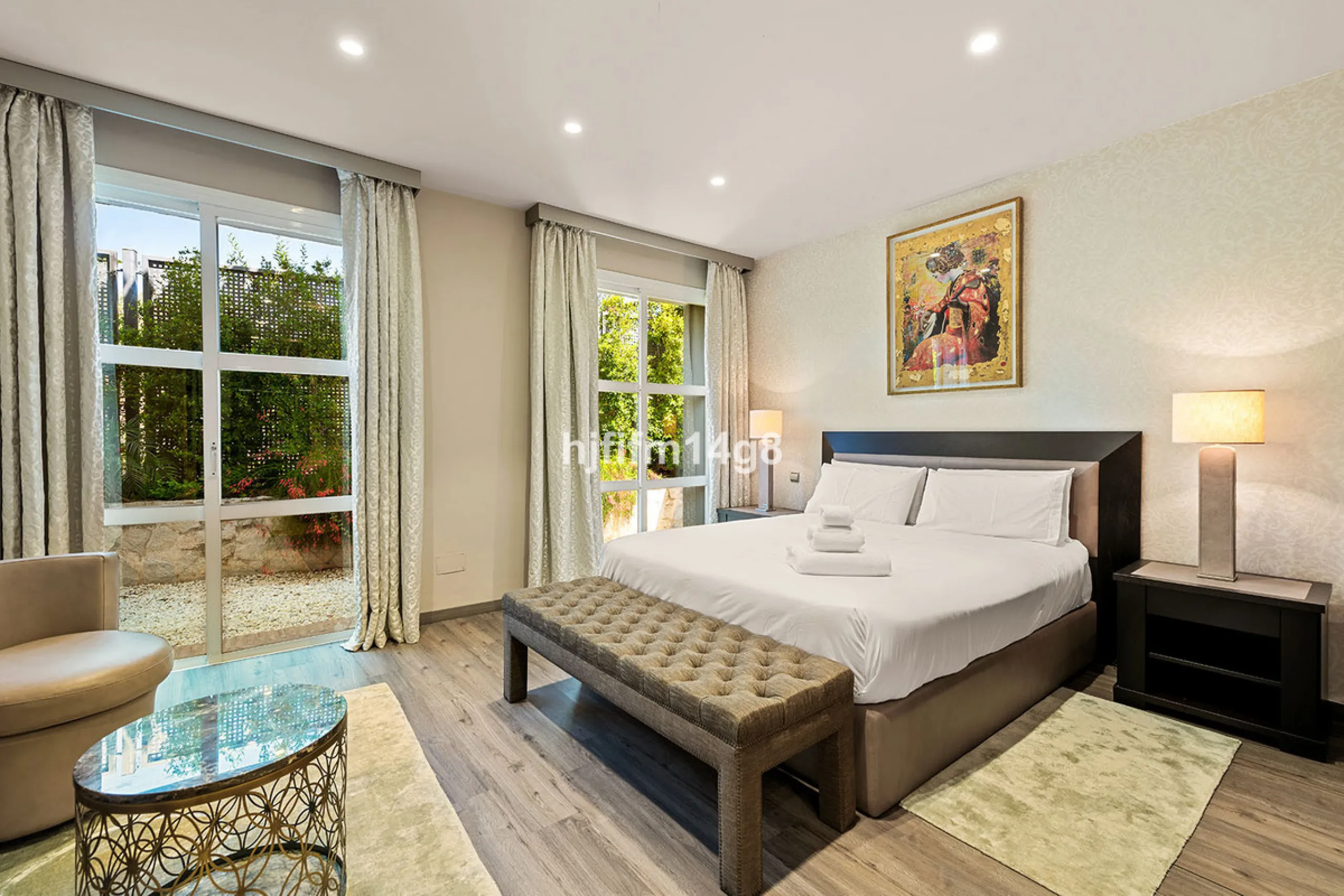 Located in the exclusive and tranquil residential area of La Quinta, this incredible villa designed by Ángel Taborda, benefits from privileged location and views of the natural surroundings. The true masterpiece of architectural design that makes this vil