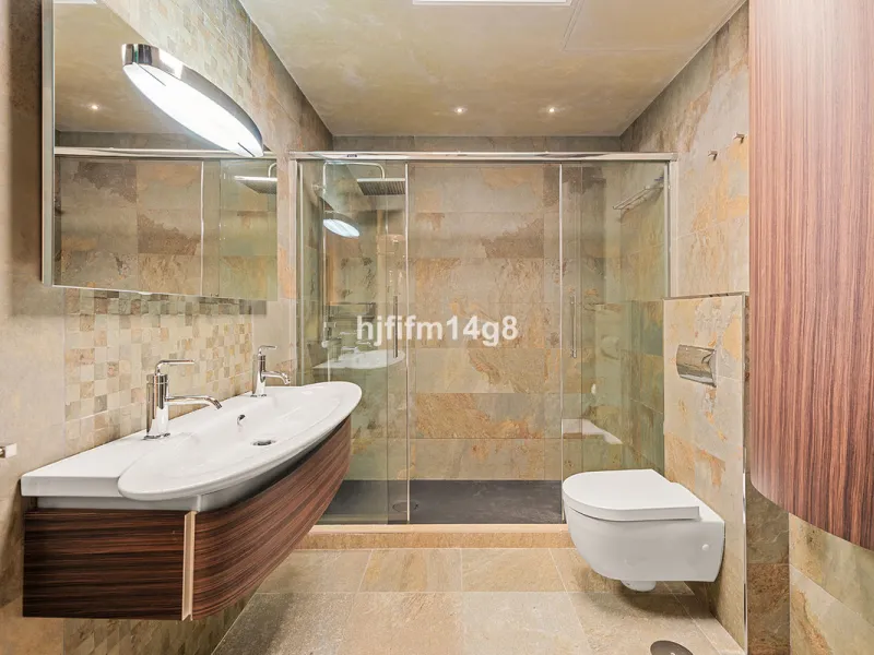 Located in the exclusive and tranquil residential area of La Quinta, this incredible villa designed by Ángel Taborda, benefits from privileged location and views of the natural surroundings. The true masterpiece of architectural design that makes this vil