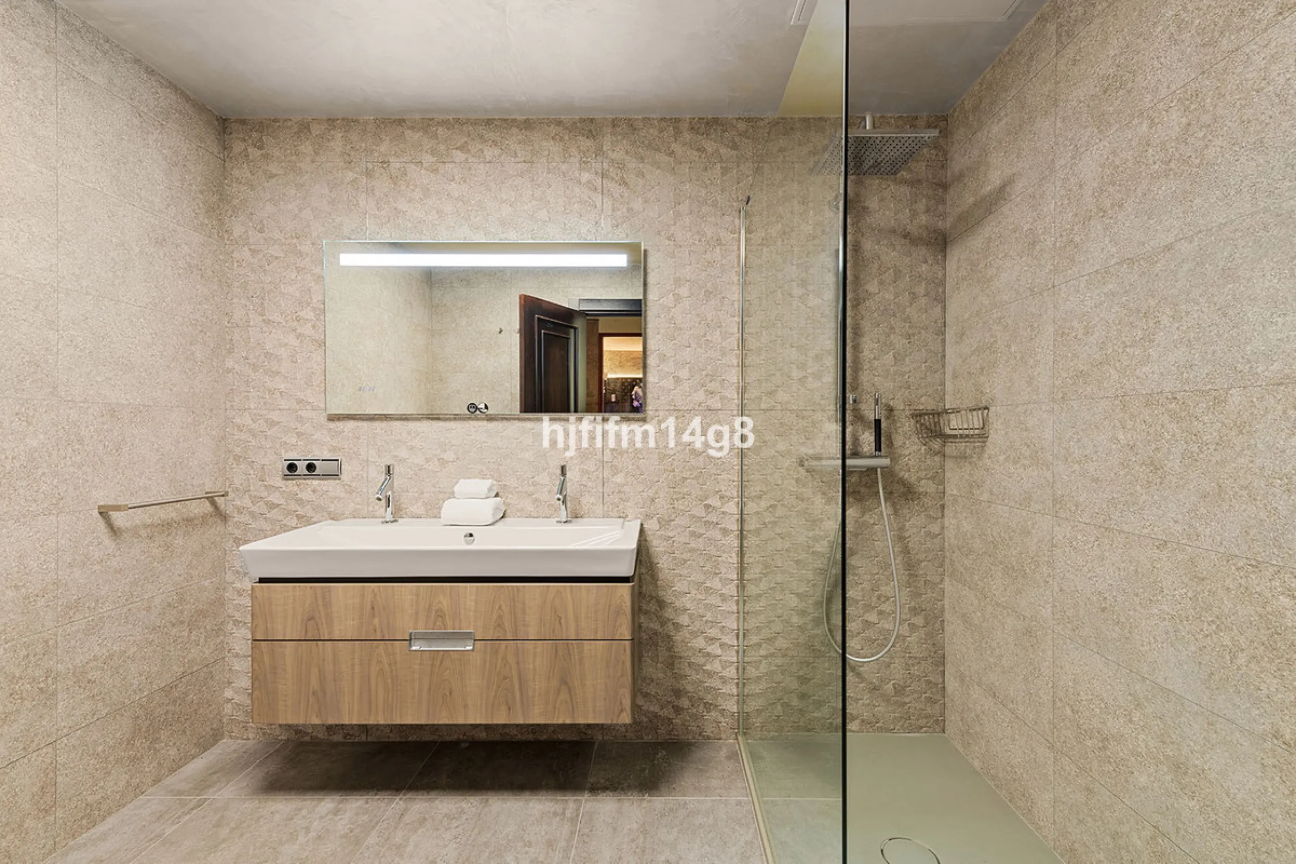 Located in the exclusive and tranquil residential area of La Quinta, this incredible villa designed by Ángel Taborda, benefits from privileged location and views of the natural surroundings. The true masterpiece of architectural design that makes this vil
