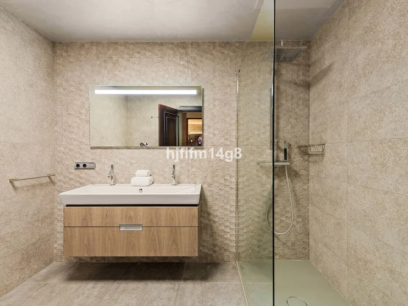 Located in the exclusive and tranquil residential area of La Quinta, this incredible villa designed by Ángel Taborda, benefits from privileged location and views of the natural surroundings. The true masterpiece of architectural design that makes this vil