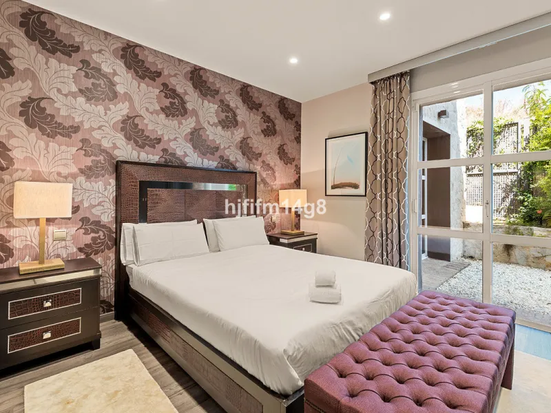 Located in the exclusive and tranquil residential area of La Quinta, this incredible villa designed by Ángel Taborda, benefits from privileged location and views of the natural surroundings. The true masterpiece of architectural design that makes this vil