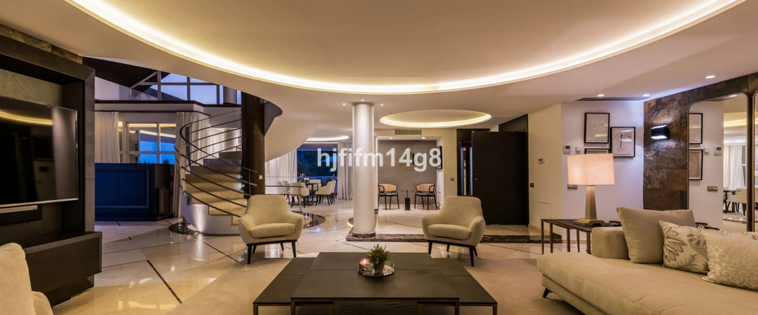 Located in the exclusive and tranquil residential area of La Quinta, this incredible villa designed by Ángel Taborda, benefits from privileged location and views of the natural surroundings. The true masterpiece of architectural design that makes this vil
