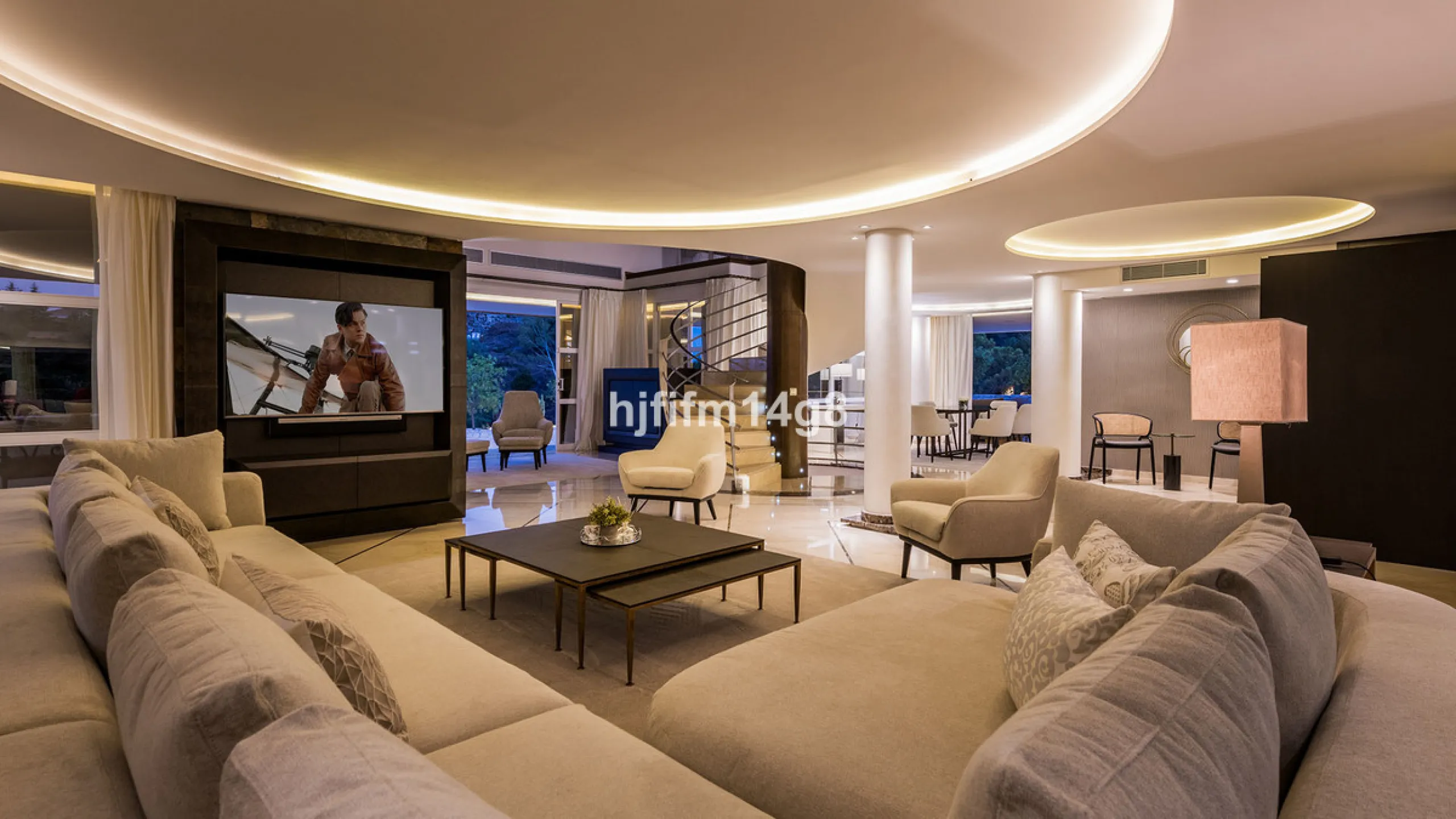 Located in the exclusive and tranquil residential area of La Quinta, this incredible villa designed by Ángel Taborda, benefits from privileged location and views of the natural surroundings. The true masterpiece of architectural design that makes this vil