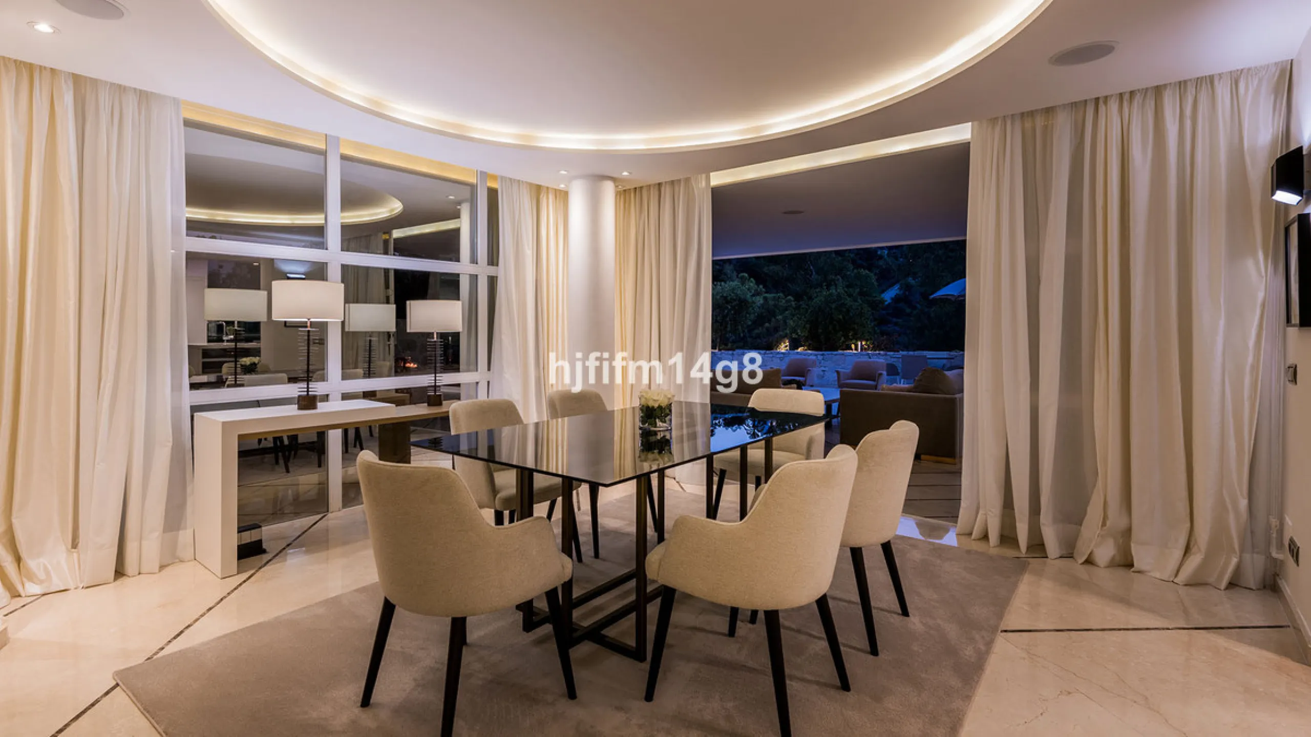 Located in the exclusive and tranquil residential area of La Quinta, this incredible villa designed by Ángel Taborda, benefits from privileged location and views of the natural surroundings. The true masterpiece of architectural design that makes this vil