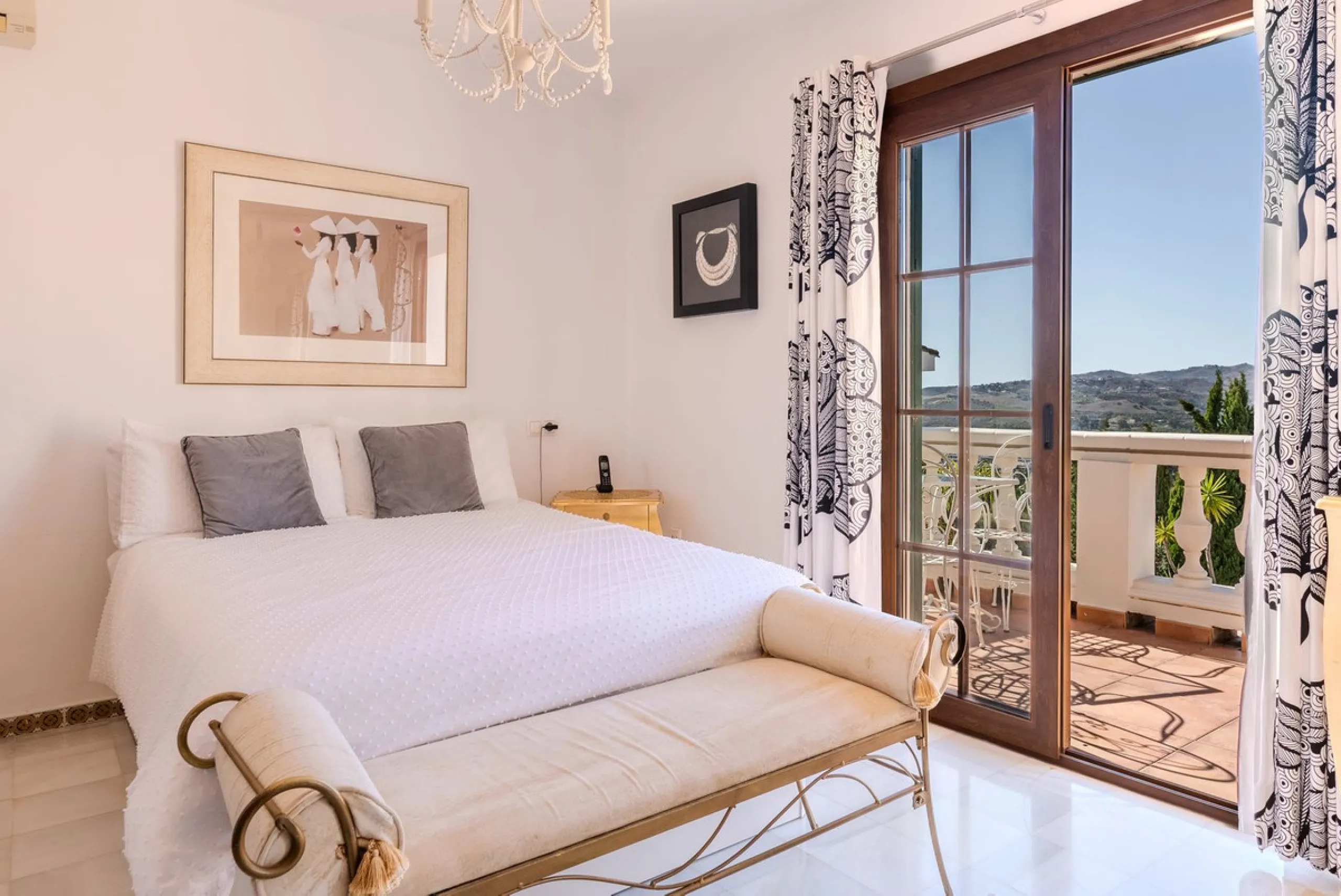 Are you looking for a beautiful home in a lovely community? Look no further than this stunning 3 bedroom, 2.5 bathroom property with a bright and spacious living area, a private swimming pool, and stairless access for your convenience. You will love the e
