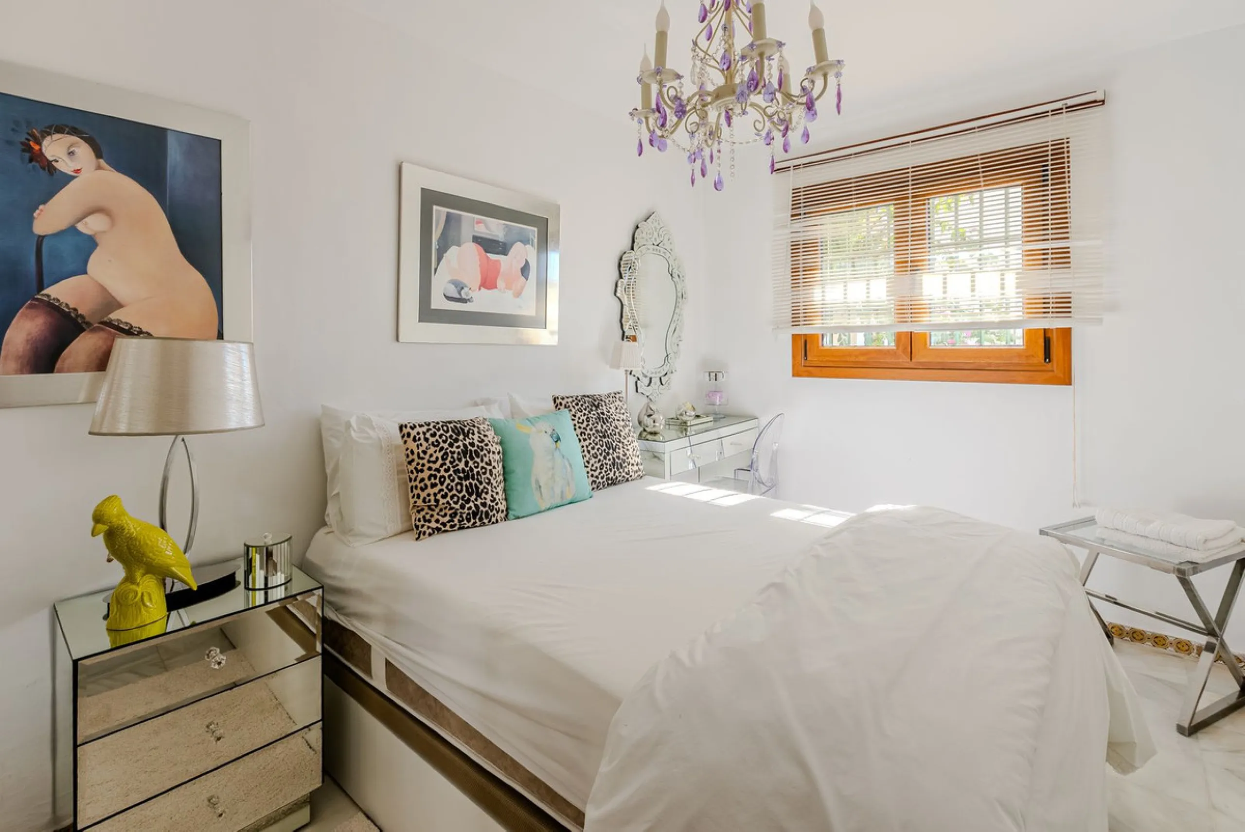 Are you looking for a beautiful home in a lovely community? Look no further than this stunning 3 bedroom, 2.5 bathroom property with a bright and spacious living area, a private swimming pool, and stairless access for your convenience. You will love the e