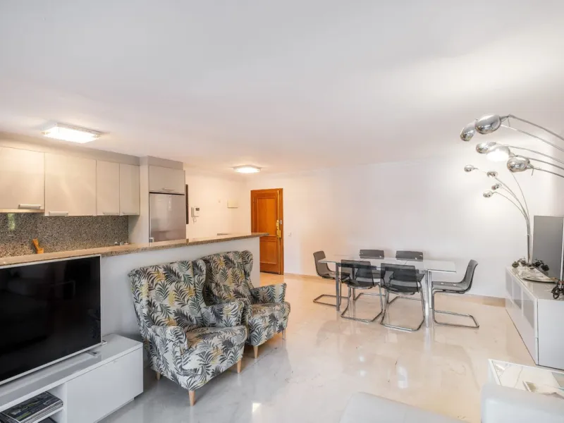Apartment - Middle Floor Apartment в продаже в Marbella, Málaga. В доме 2 спален и 2 ванных комнат. Площадь дома 107 м²