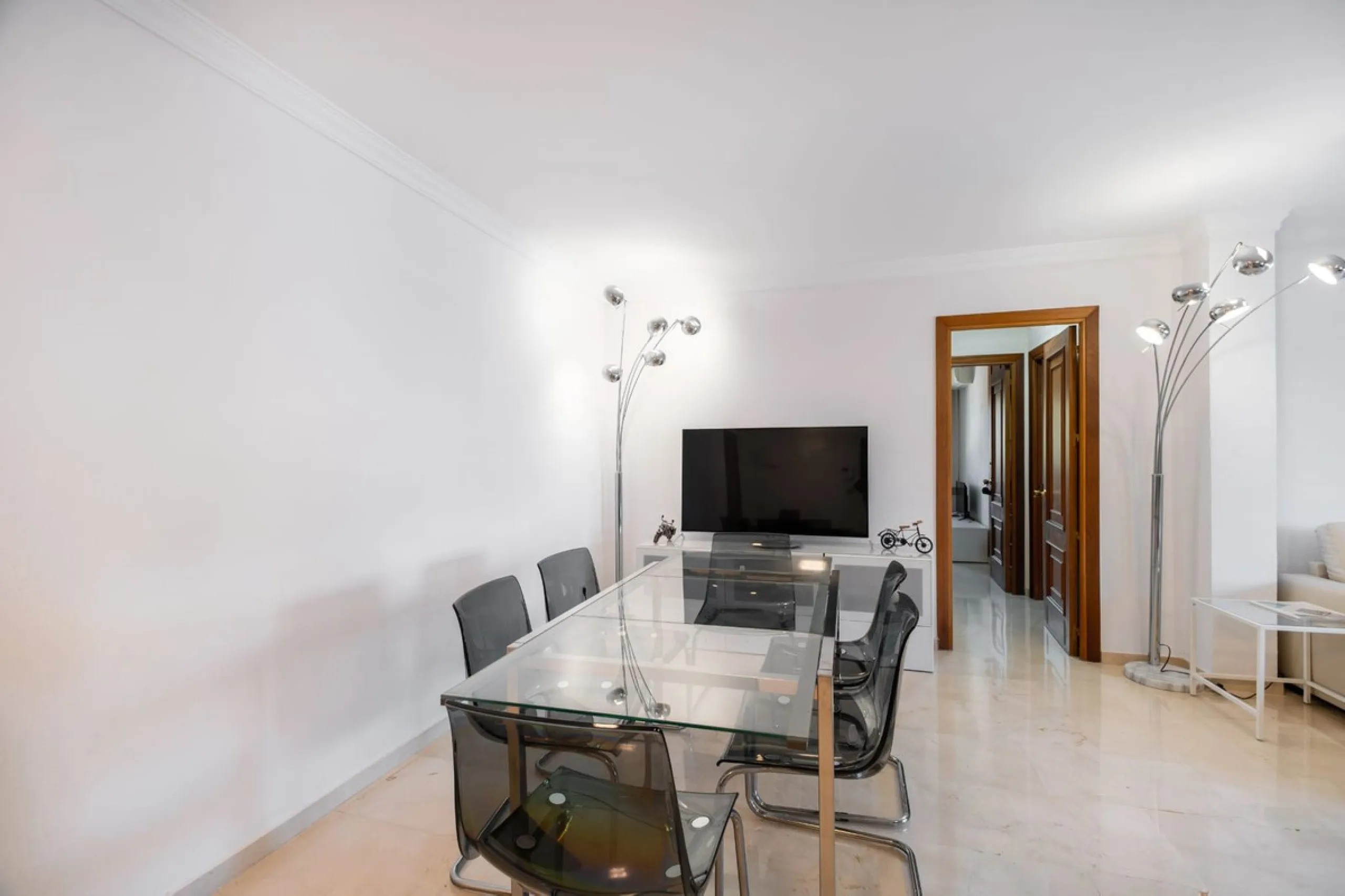 Apartment - Middle Floor Apartment в продаже в Marbella, Málaga. В доме 2 спален и 2 ванных комнат. Площадь дома 107 м²