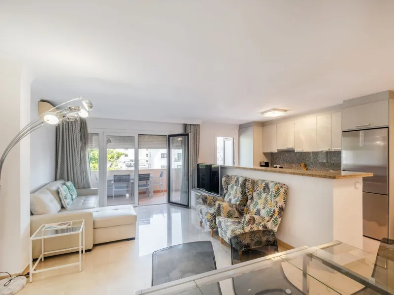 Apartment - Middle Floor Apartment в продаже в Marbella, Málaga. В доме 2 спален и 2 ванных комнат. Площадь дома 107 м²