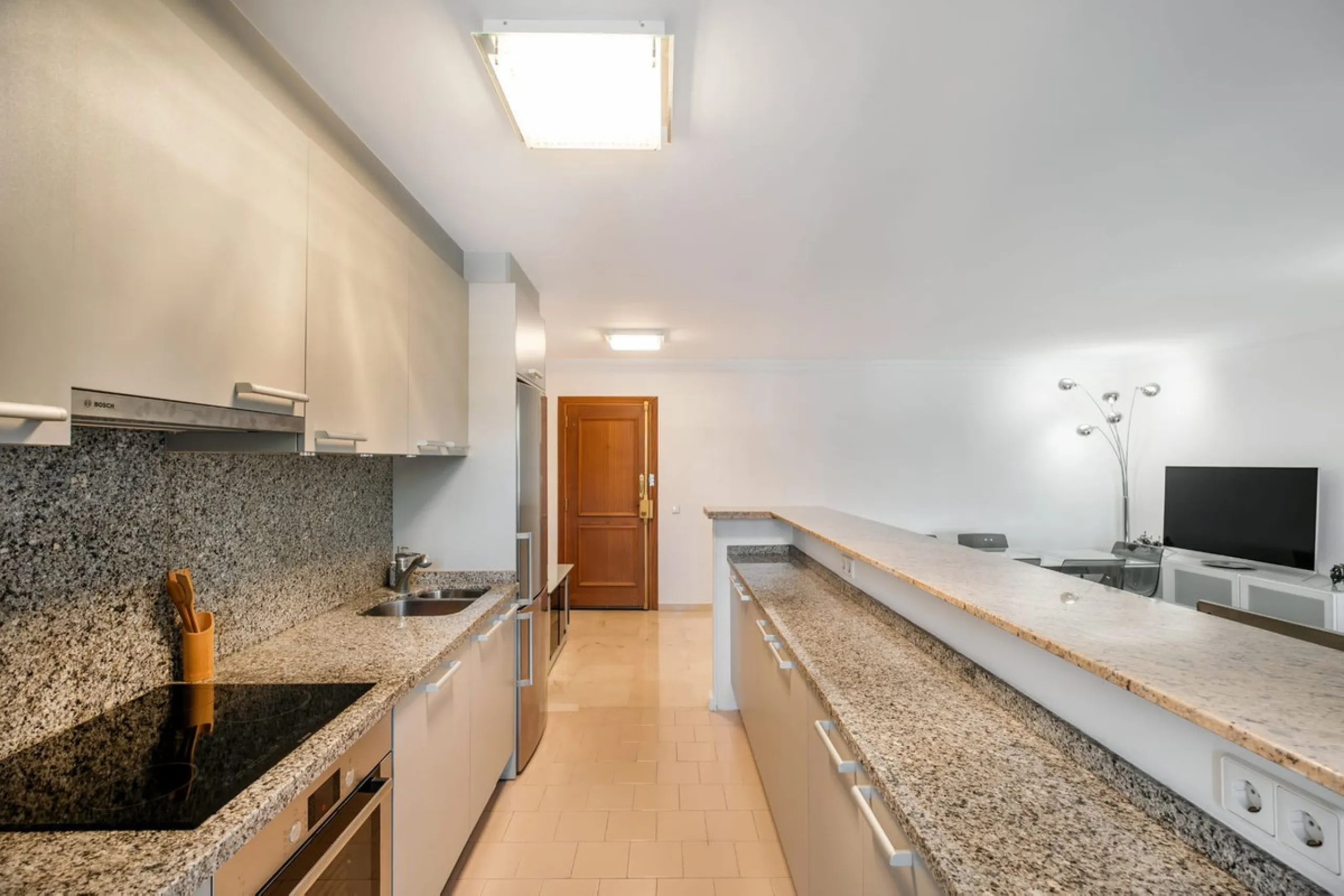 Apartment - Middle Floor Apartment в продаже в Marbella, Málaga. В доме 2 спален и 2 ванных комнат. Площадь дома 107 м²