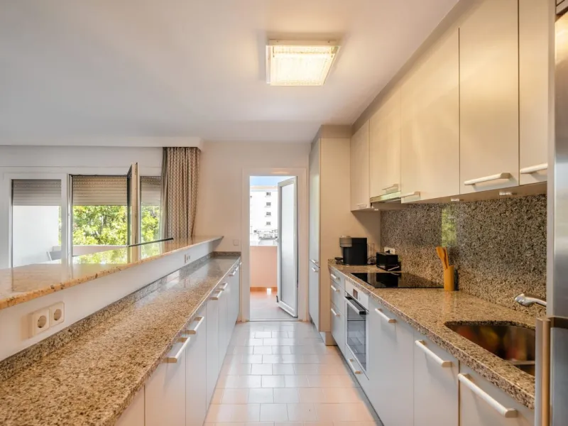 Apartment - Middle Floor Apartment в продаже в Marbella, Málaga. В доме 2 спален и 2 ванных комнат. Площадь дома 107 м²