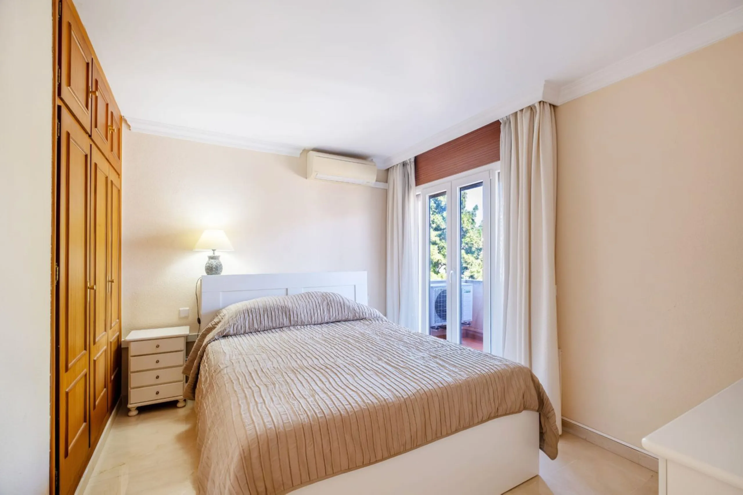 Apartment - Middle Floor Apartment в продаже в Marbella, Málaga. В доме 2 спален и 2 ванных комнат. Площадь дома 107 м²