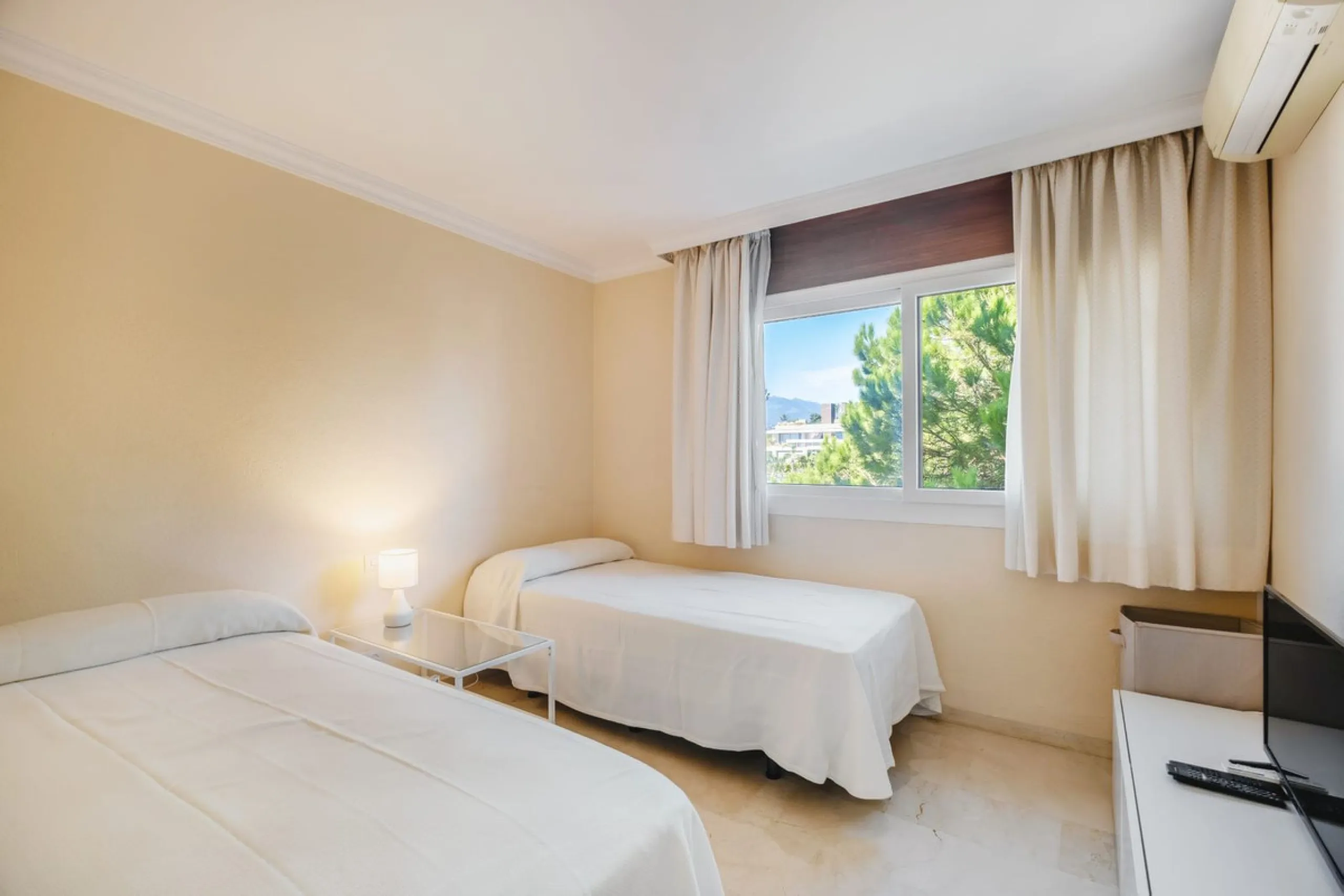 Apartment - Middle Floor Apartment в продаже в Marbella, Málaga. В доме 2 спален и 2 ванных комнат. Площадь дома 107 м²