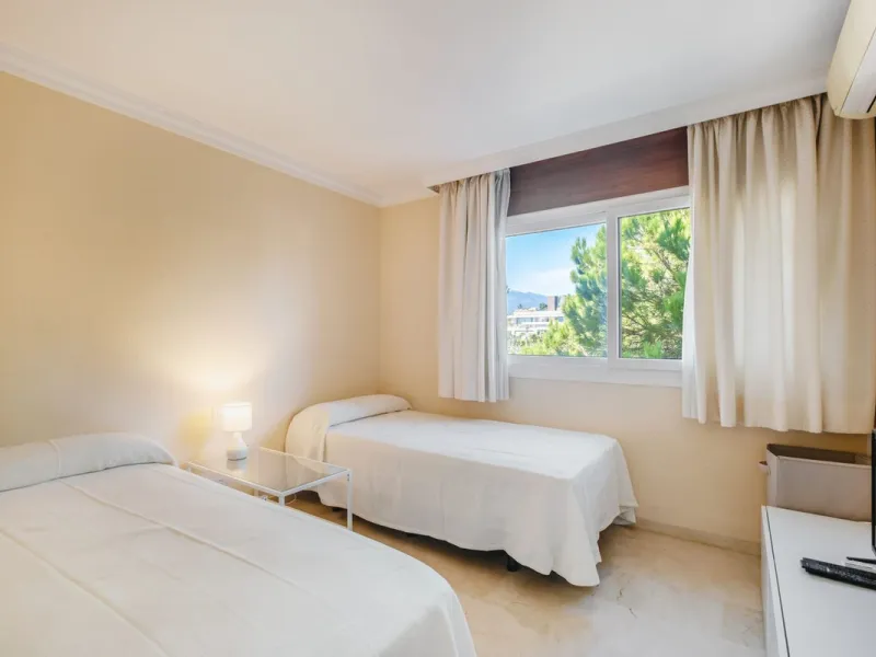 Apartment - Middle Floor Apartment в продаже в Marbella, Málaga. В доме 2 спален и 2 ванных комнат. Площадь дома 107 м²