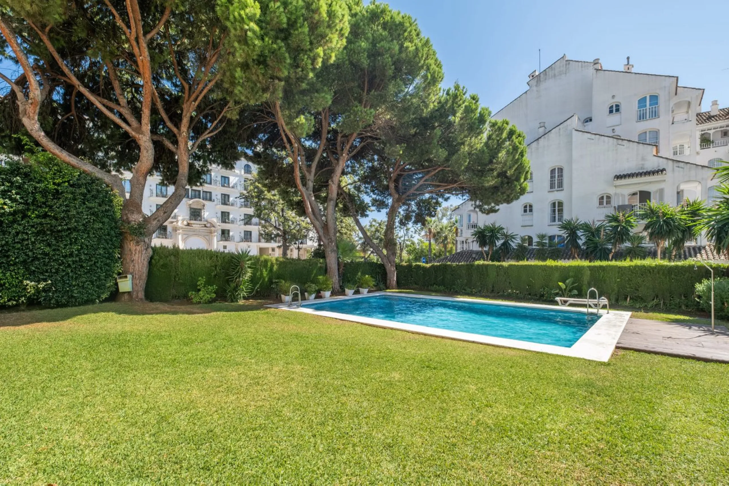 Apartment - Middle Floor Apartment в продаже в Marbella, Málaga. В доме 2 спален и 2 ванных комнат. Площадь дома 107 м²