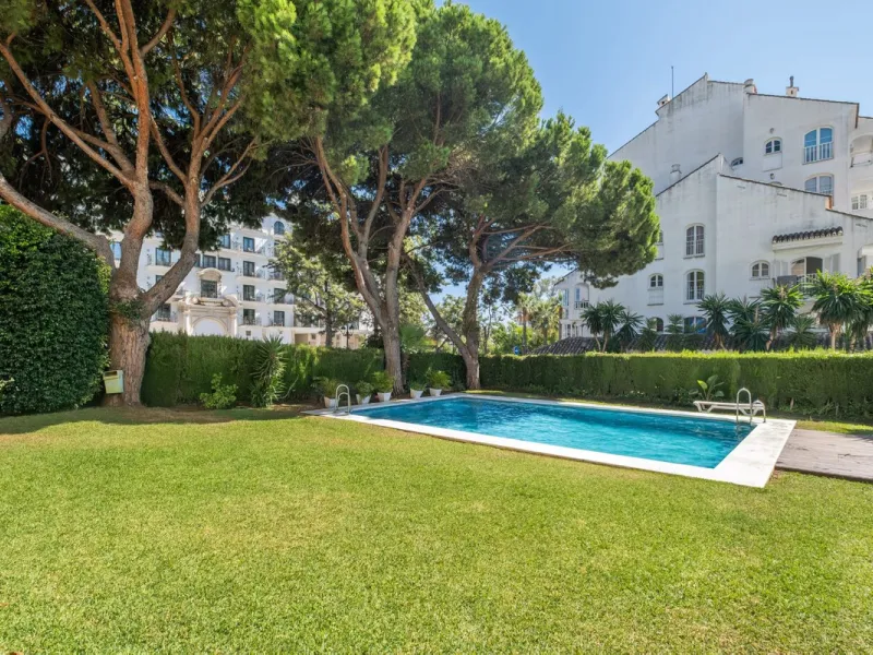 Apartment - Middle Floor Apartment в продаже в Marbella, Málaga. В доме 2 спален и 2 ванных комнат. Площадь дома 107 м²