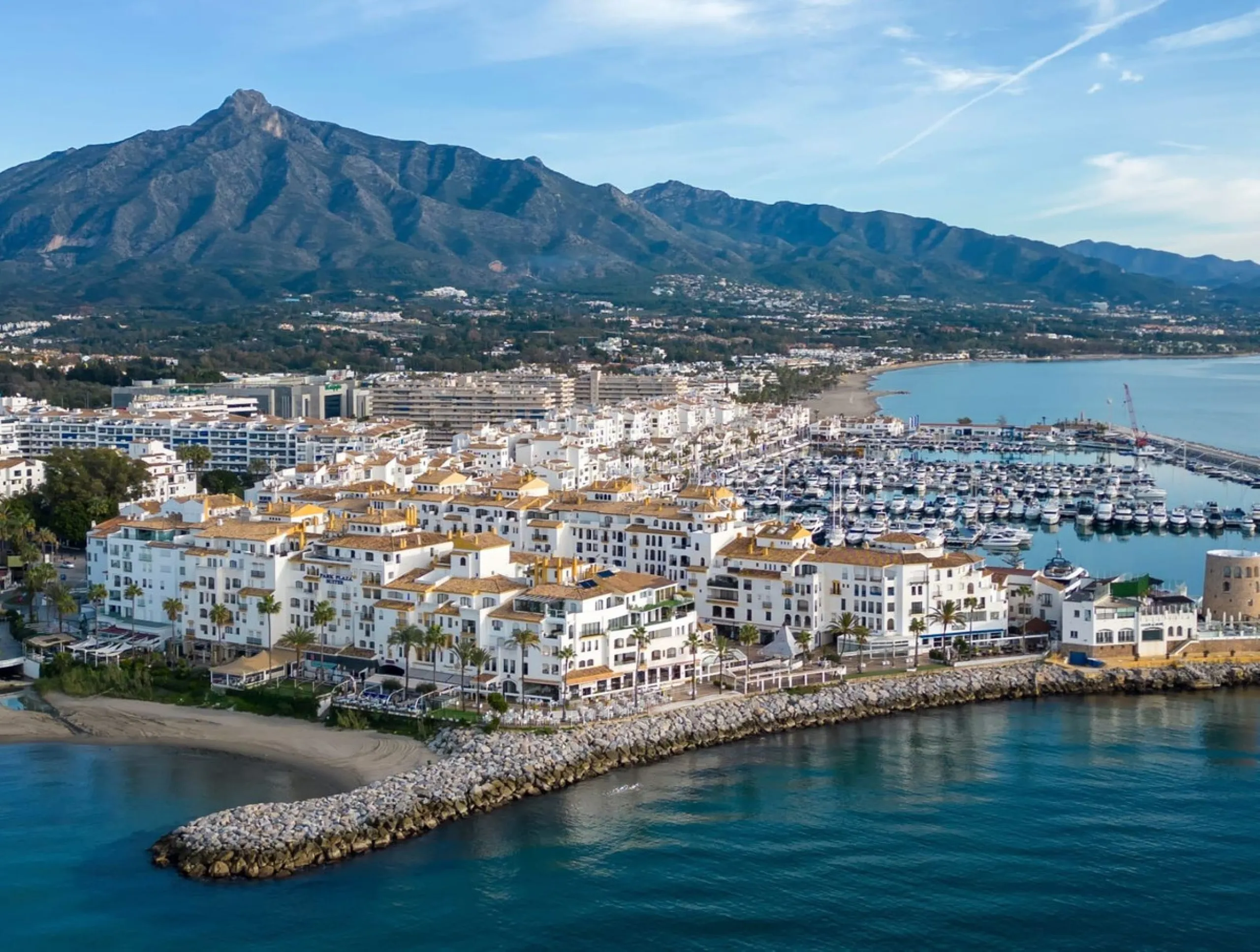 Apartment - Middle Floor Apartment в продаже в Marbella, Málaga. В доме 2 спален и 2 ванных комнат. Площадь дома 107 м²