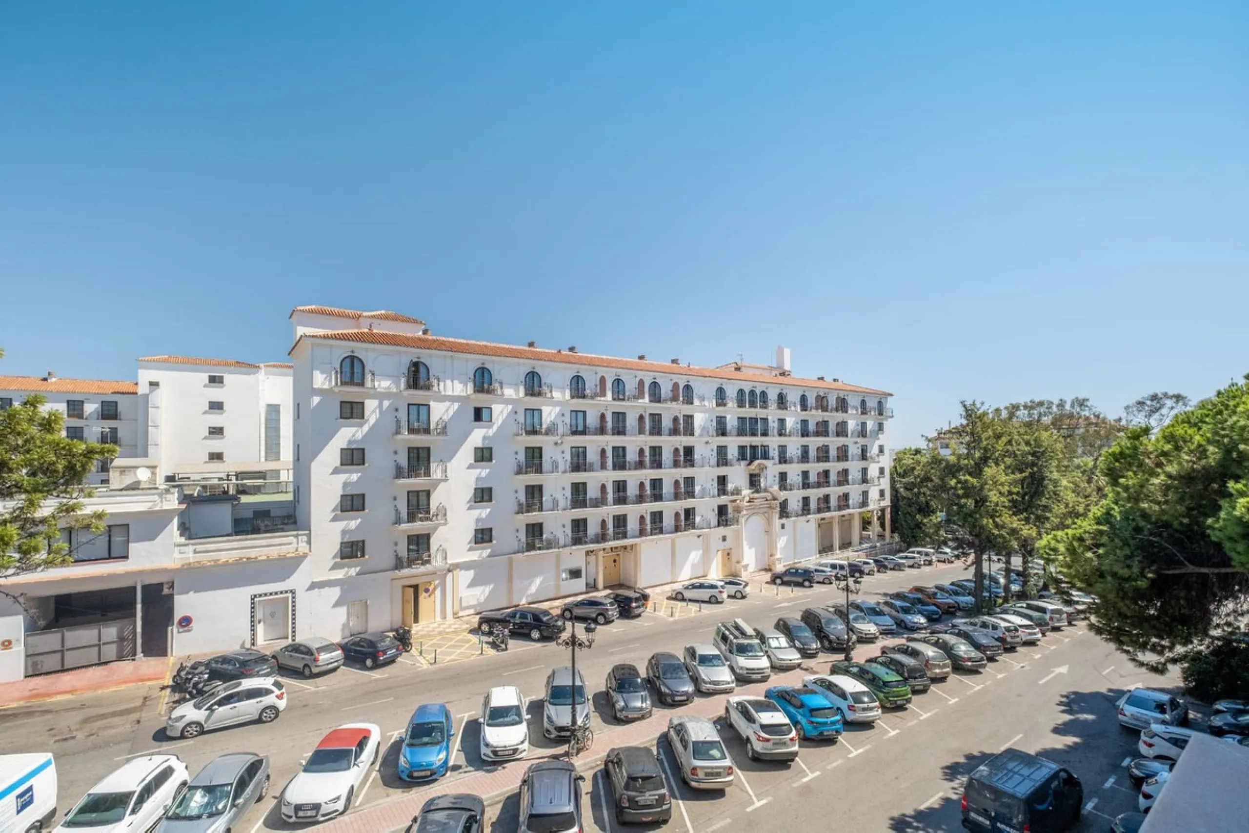 Apartment - Middle Floor Apartment в продаже в Marbella, Málaga. В доме 2 спален и 2 ванных комнат. Площадь дома 107 м²