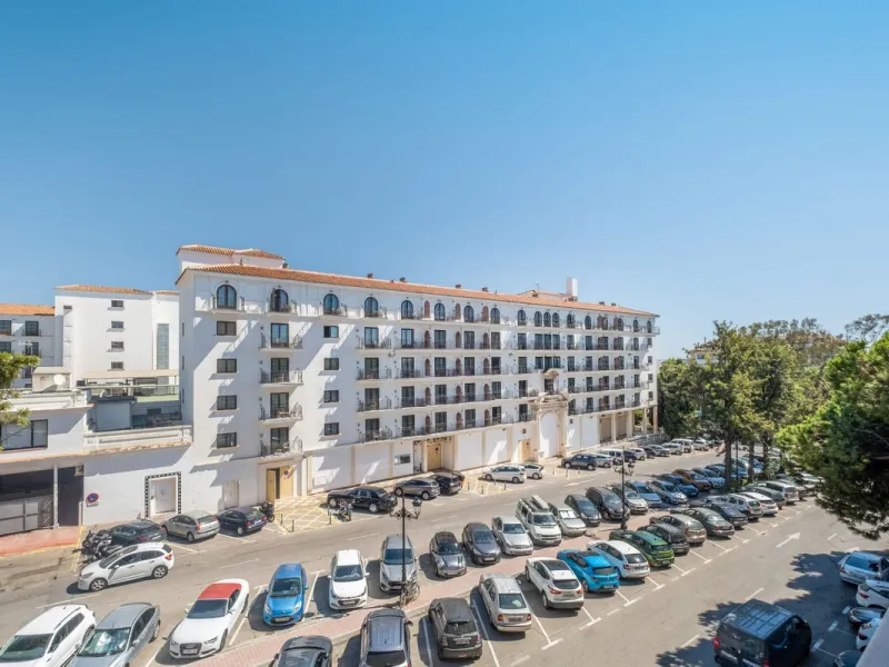 Apartment - Middle Floor Apartment в продаже в Marbella, Málaga. В доме 2 спален и 2 ванных комнат. Площадь дома 107 м²