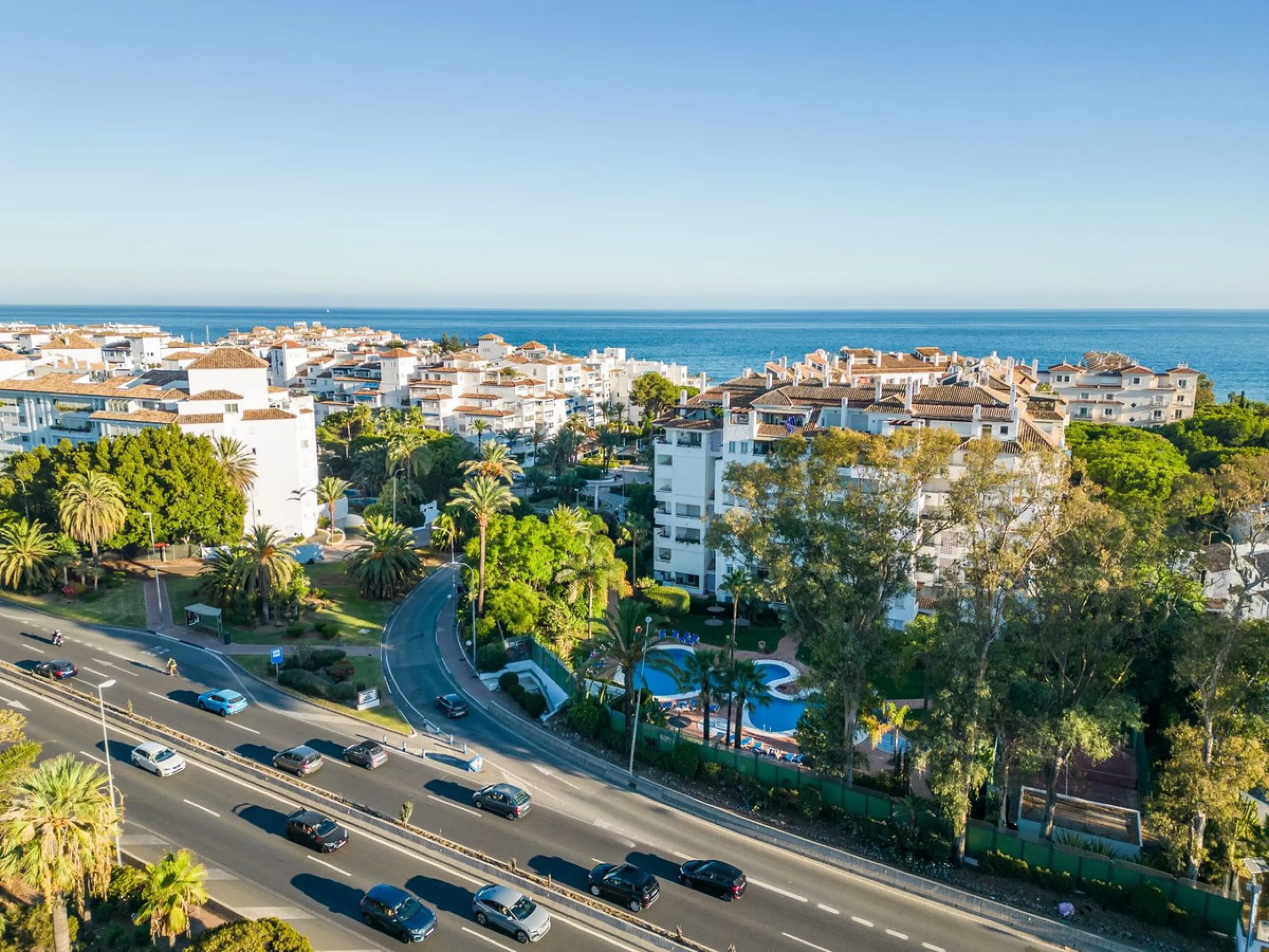 Apartment - Middle Floor Apartment в продаже в Marbella, Málaga. В доме 2 спален и 2 ванных комнат. Площадь дома 107 м²