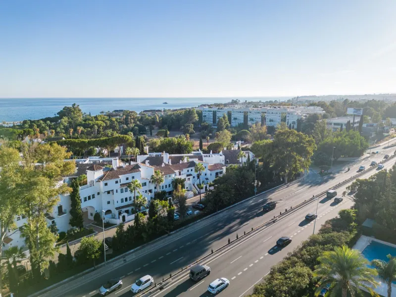 Apartment - Middle Floor Apartment в продаже в Marbella, Málaga. В доме 2 спален и 2 ванных комнат. Площадь дома 107 м²