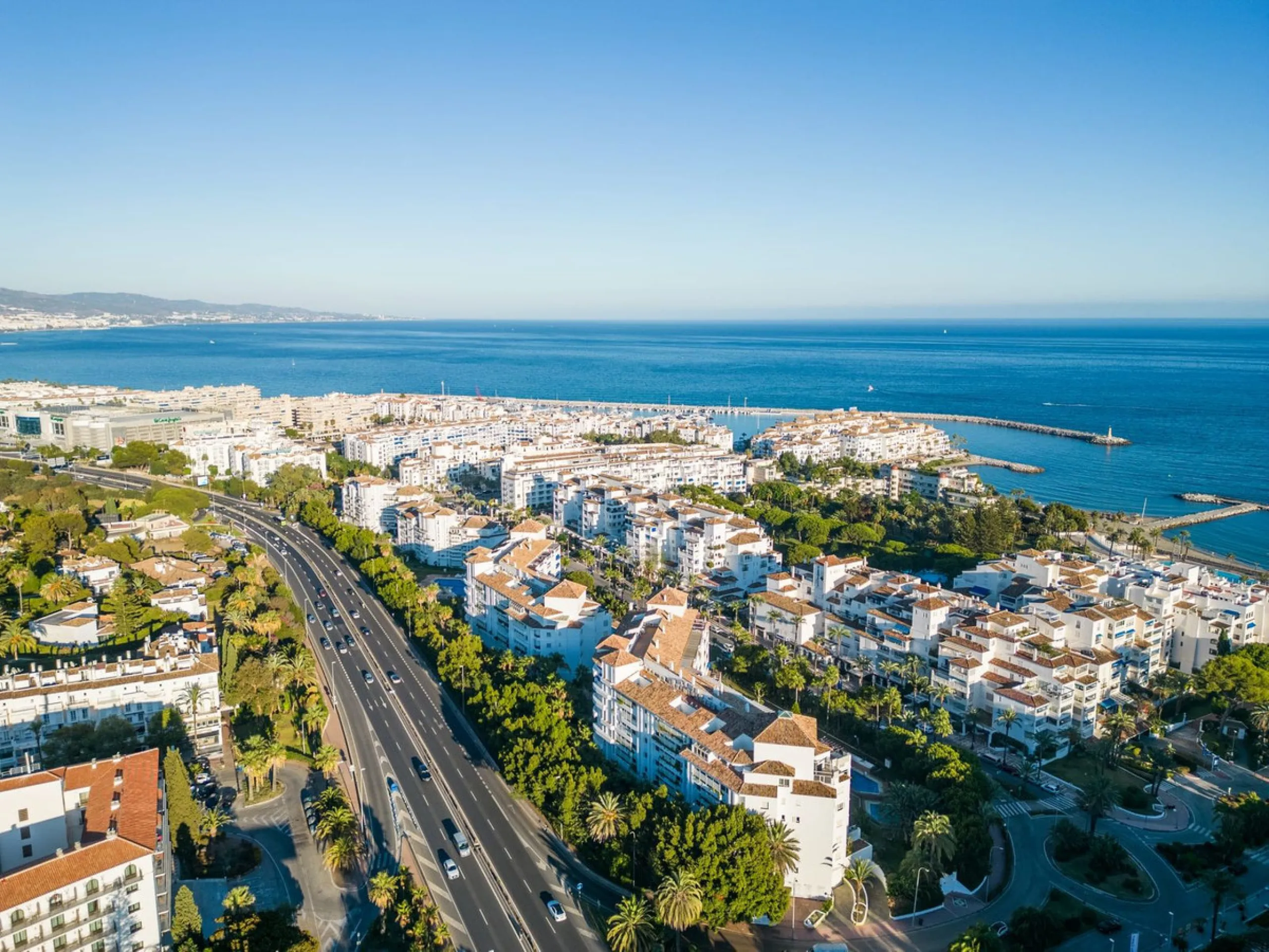 Apartment - Middle Floor Apartment в продаже в Marbella, Málaga. В доме 2 спален и 2 ванных комнат. Площадь дома 107 м²